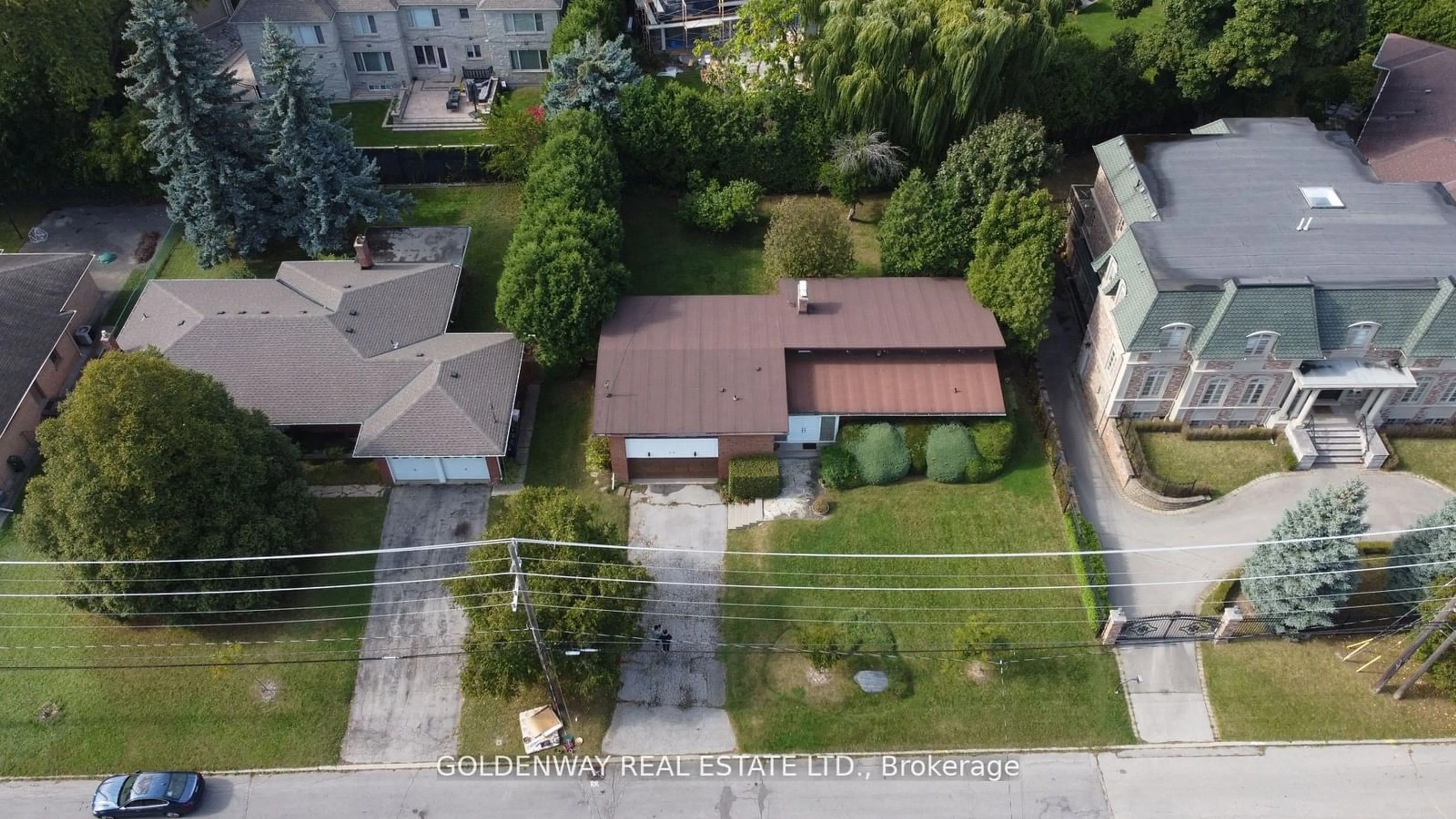 A pic from outside/outdoor area/front of a property/back of a property/a pic from drone, street for 28 Harrison Rd, Toronto Ontario M2L 1V4