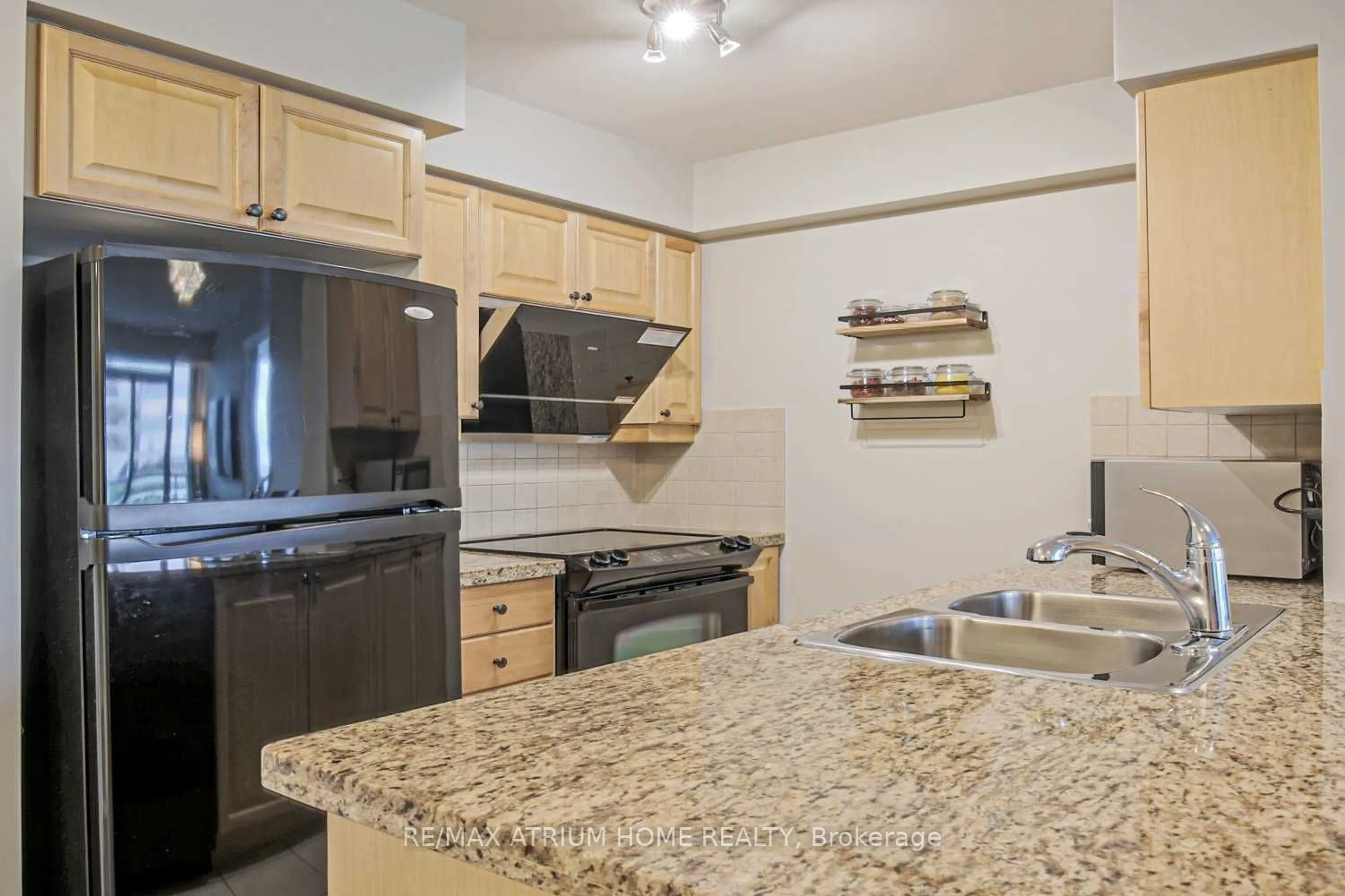 Standard kitchen, unknown for 25 Greenview Ave #621, Toronto Ontario M2M 0A5