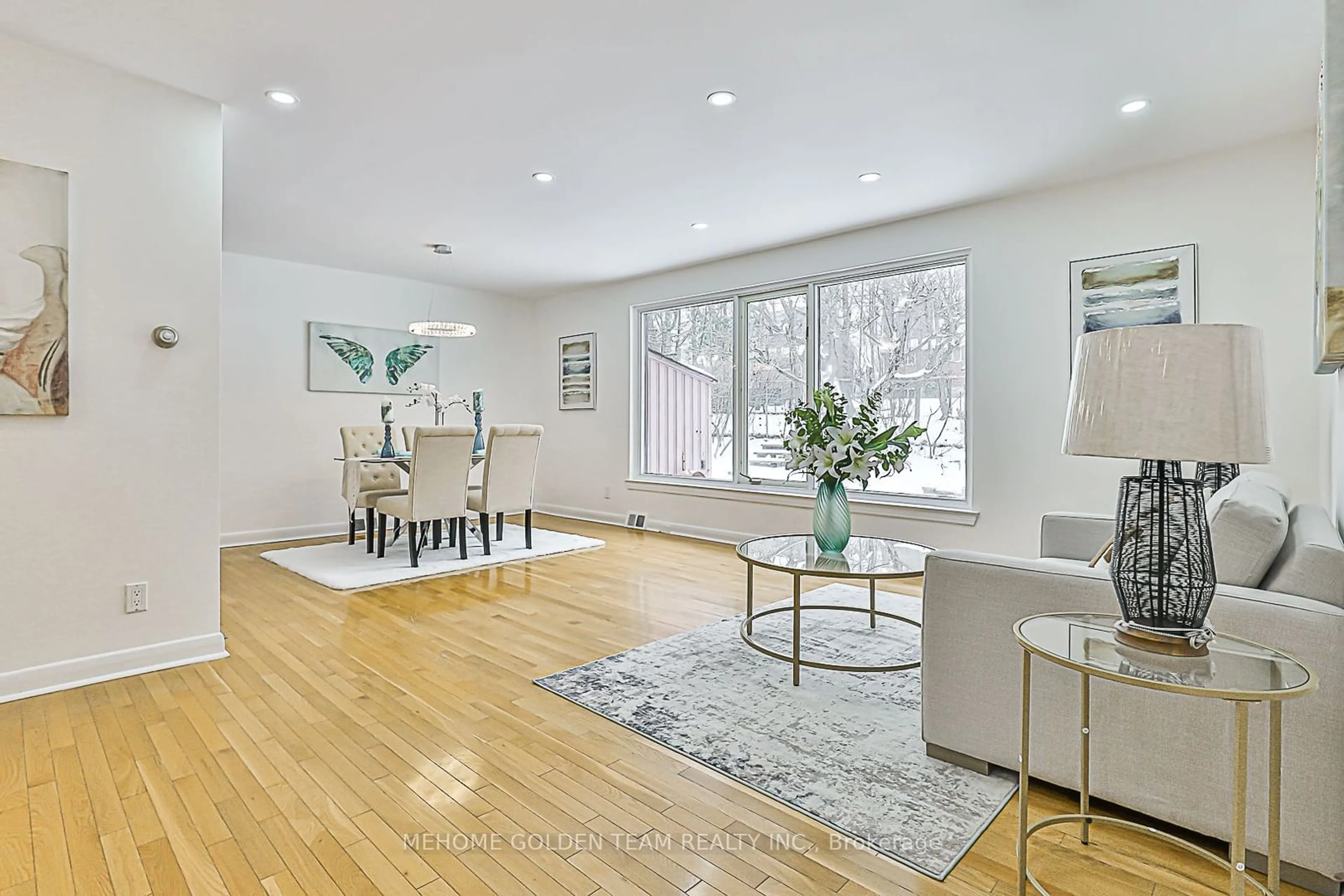 Living room with furniture, unknown for 34 Sanderling Pl, Toronto Ontario M3C 2J1