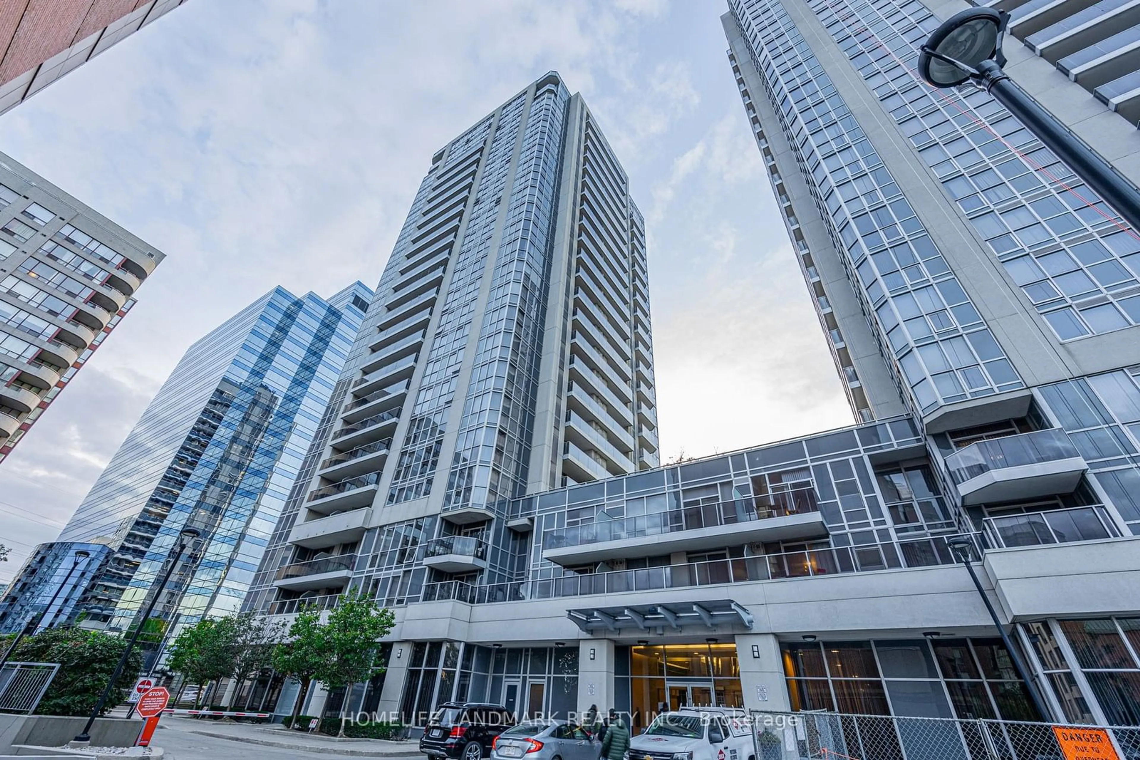 Indoor foyer for 5791 Yonge St #1603, Toronto Ontario M2M 0A8