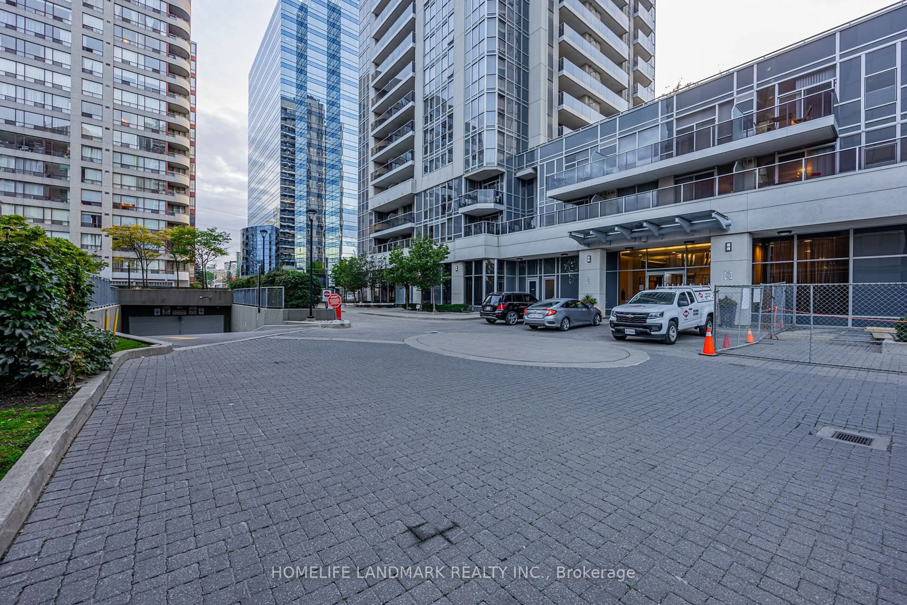 A pic from outside/outdoor area/front of a property/back of a property/a pic from drone, street for 5791 Yonge St #1603, Toronto Ontario M2M 0A8