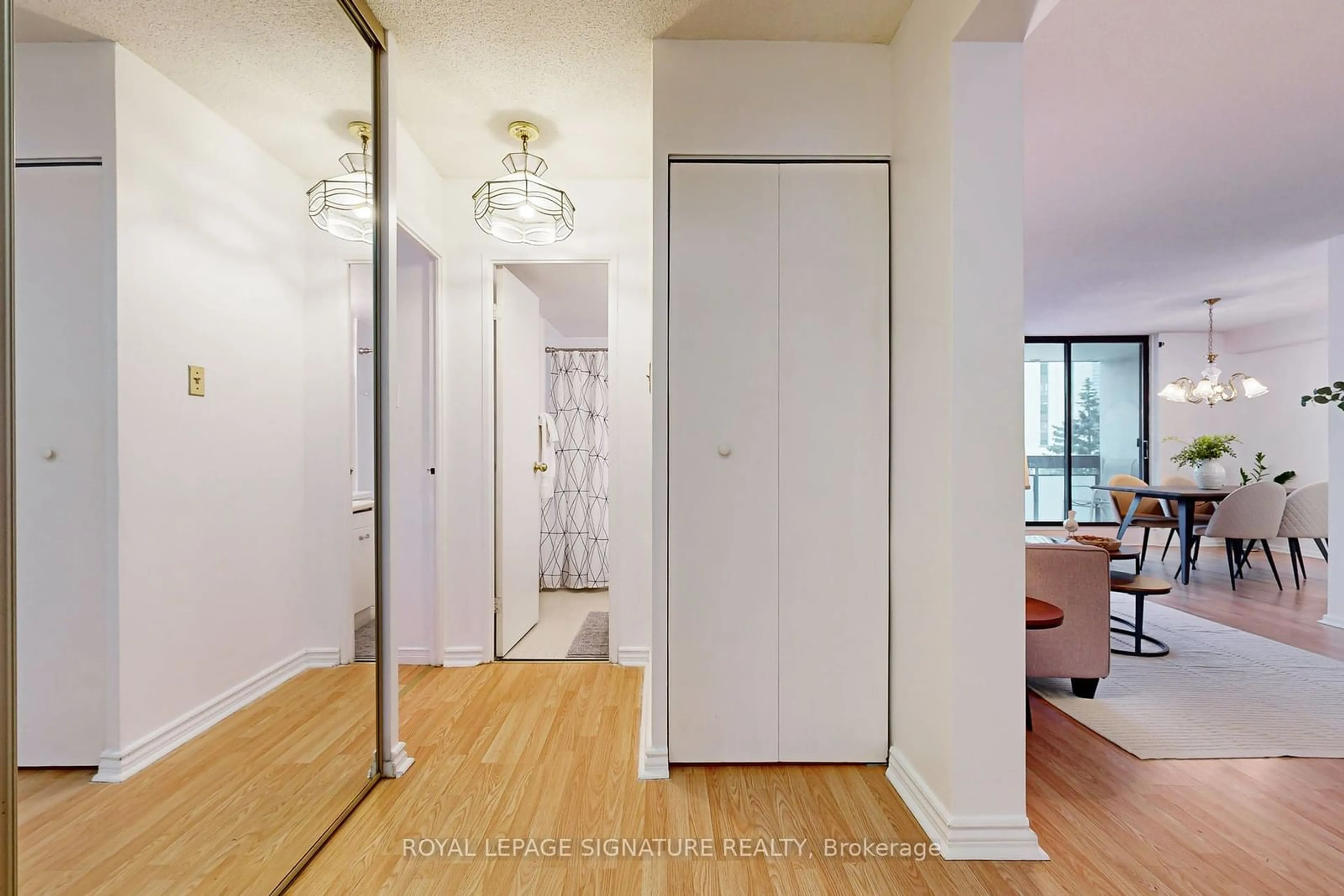 Indoor entryway for 260 Seneca Hill Dr #415, Toronto Ontario M2J 4S6