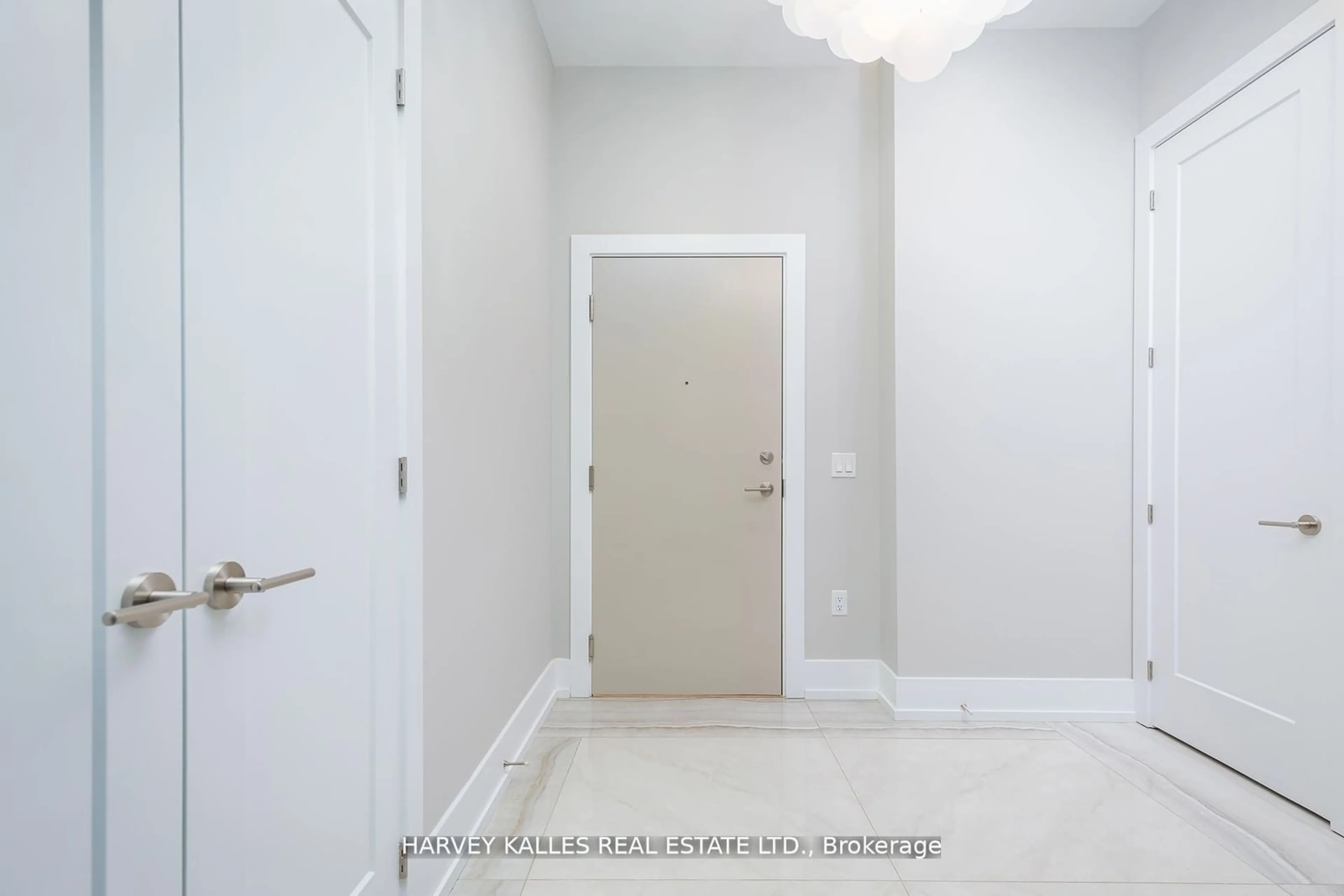 Indoor entryway for 99 John St #4802, Toronto Ontario M5V 0S6