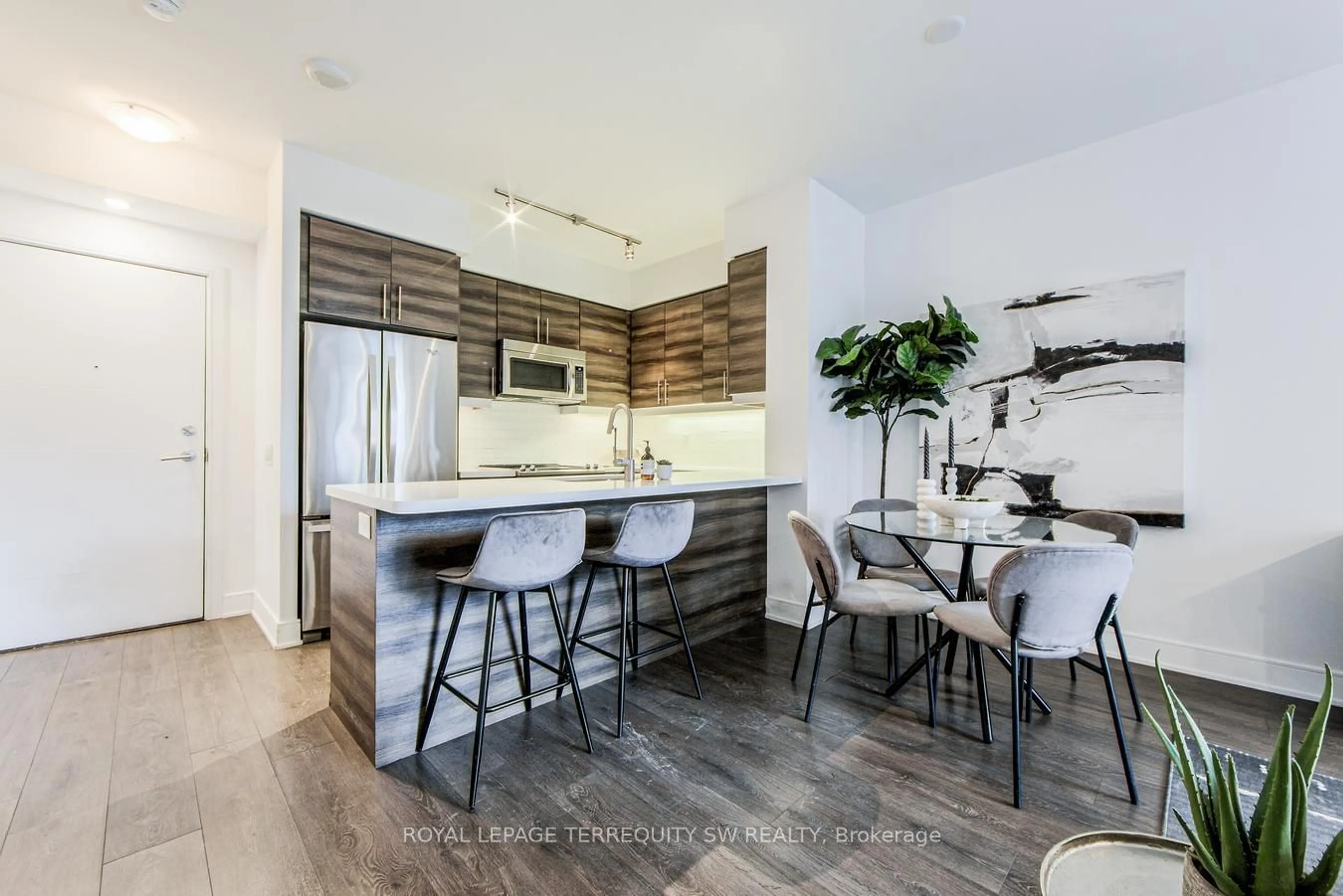 Open concept kitchen, unknown for 525 Adelaide St #819, Toronto Ontario M5V 0N7