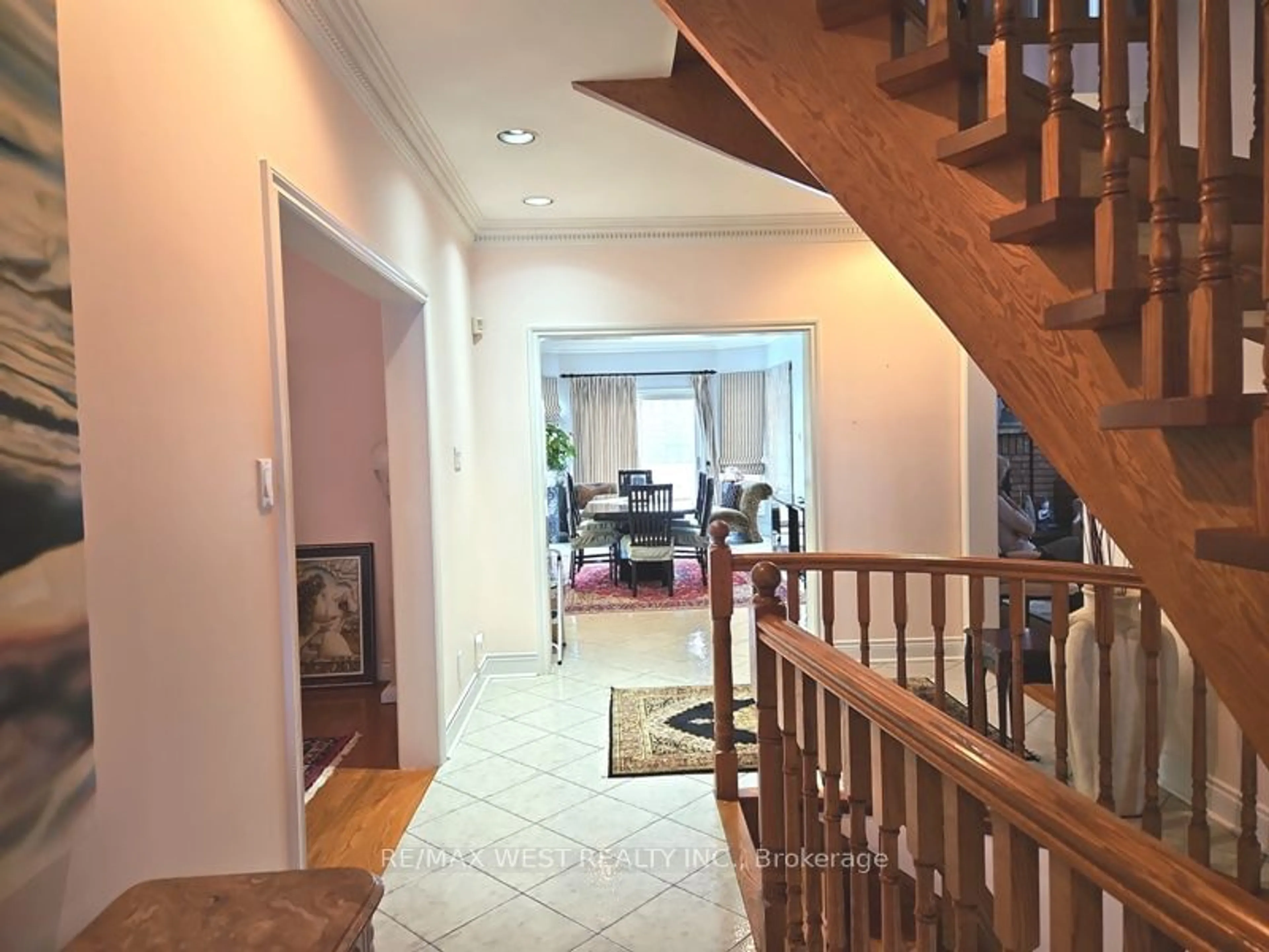 Indoor foyer for 63 Codsell Ave, Toronto Ontario M3H 3V8