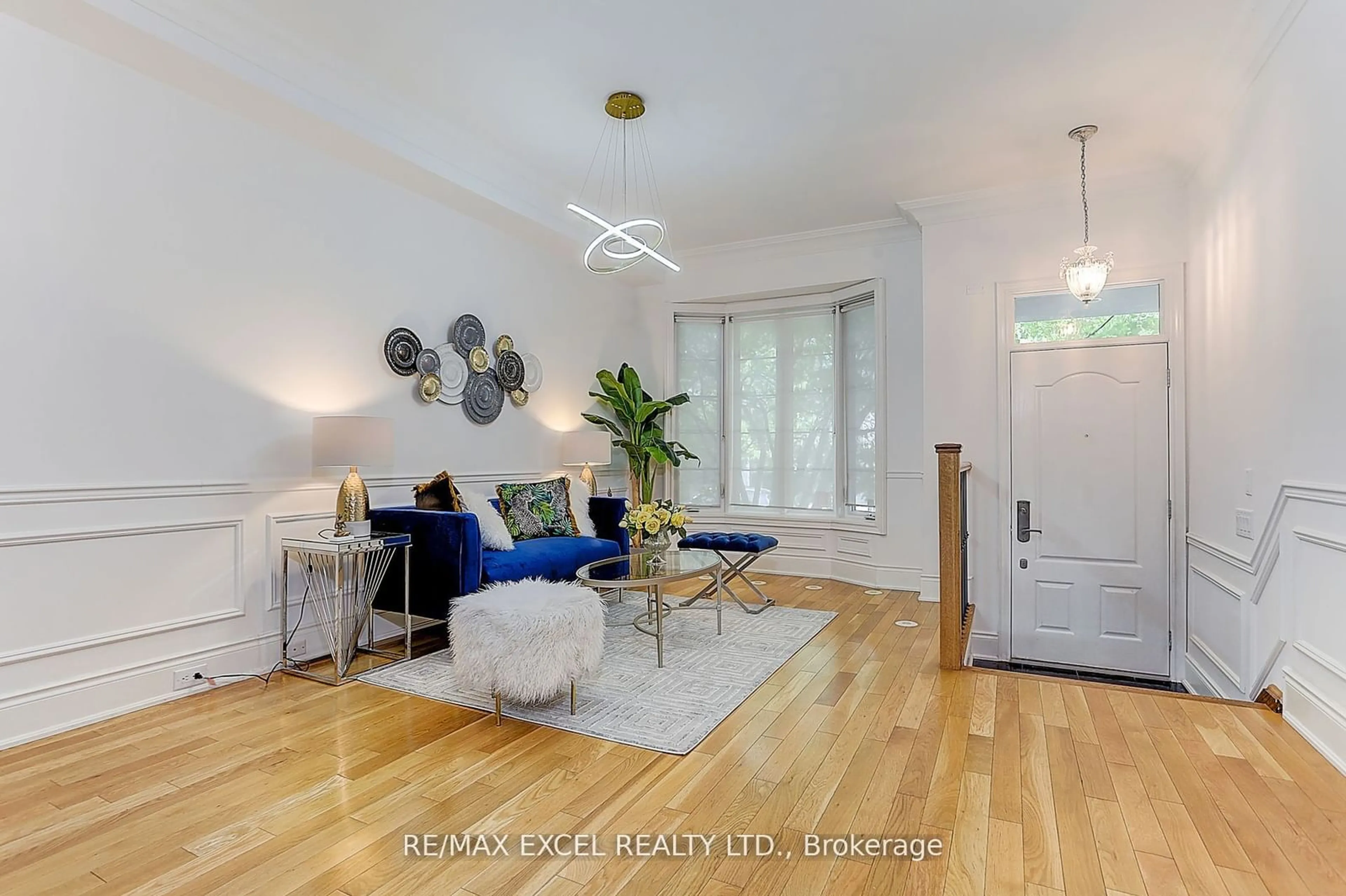 Living room with furniture, wood/laminate floor for 36 Clairtrell Rd, Toronto Ontario M2N 5J6