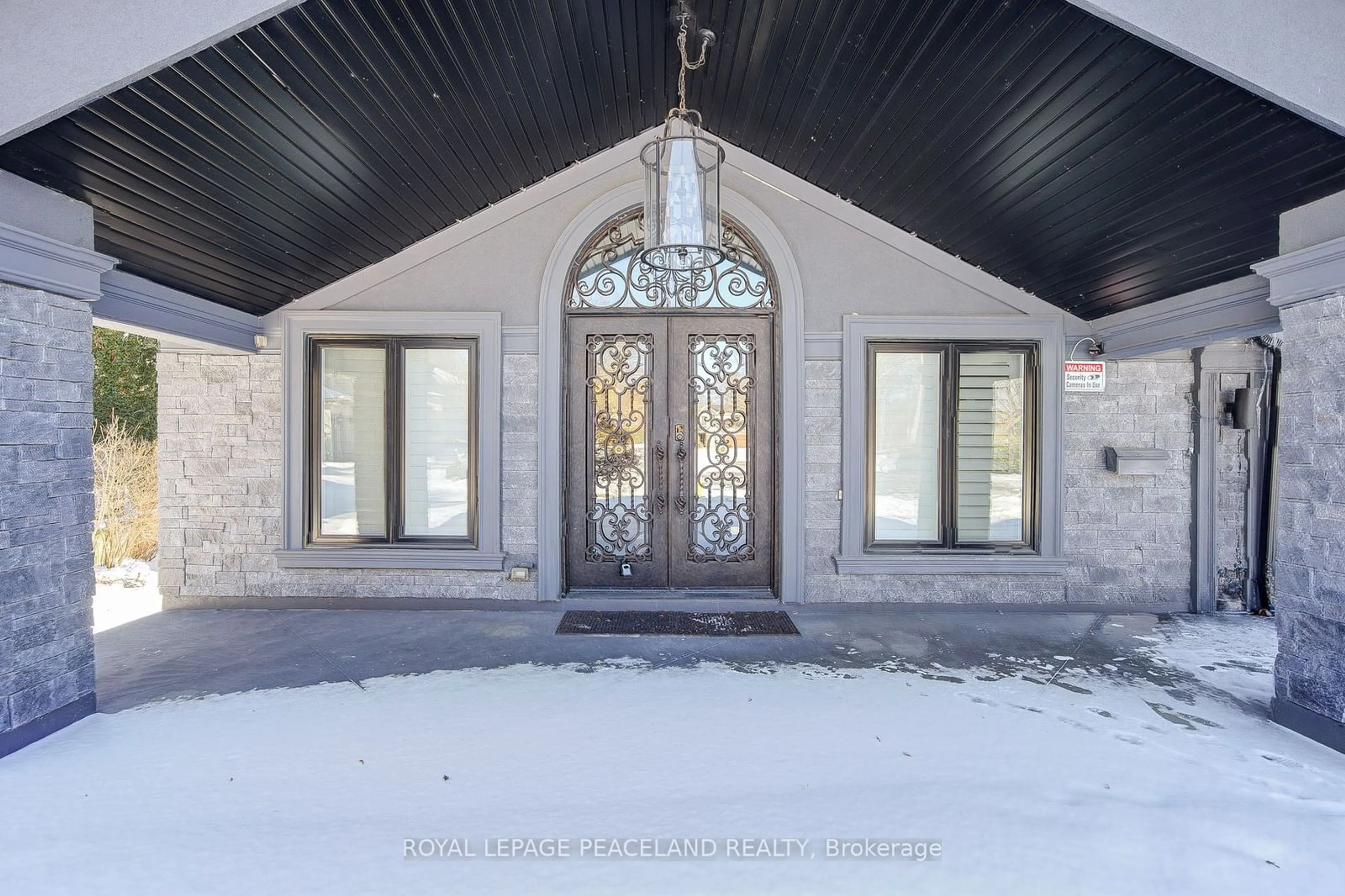 Indoor entryway for 1 Manorpark Crt, Toronto Ontario M2J 1A1