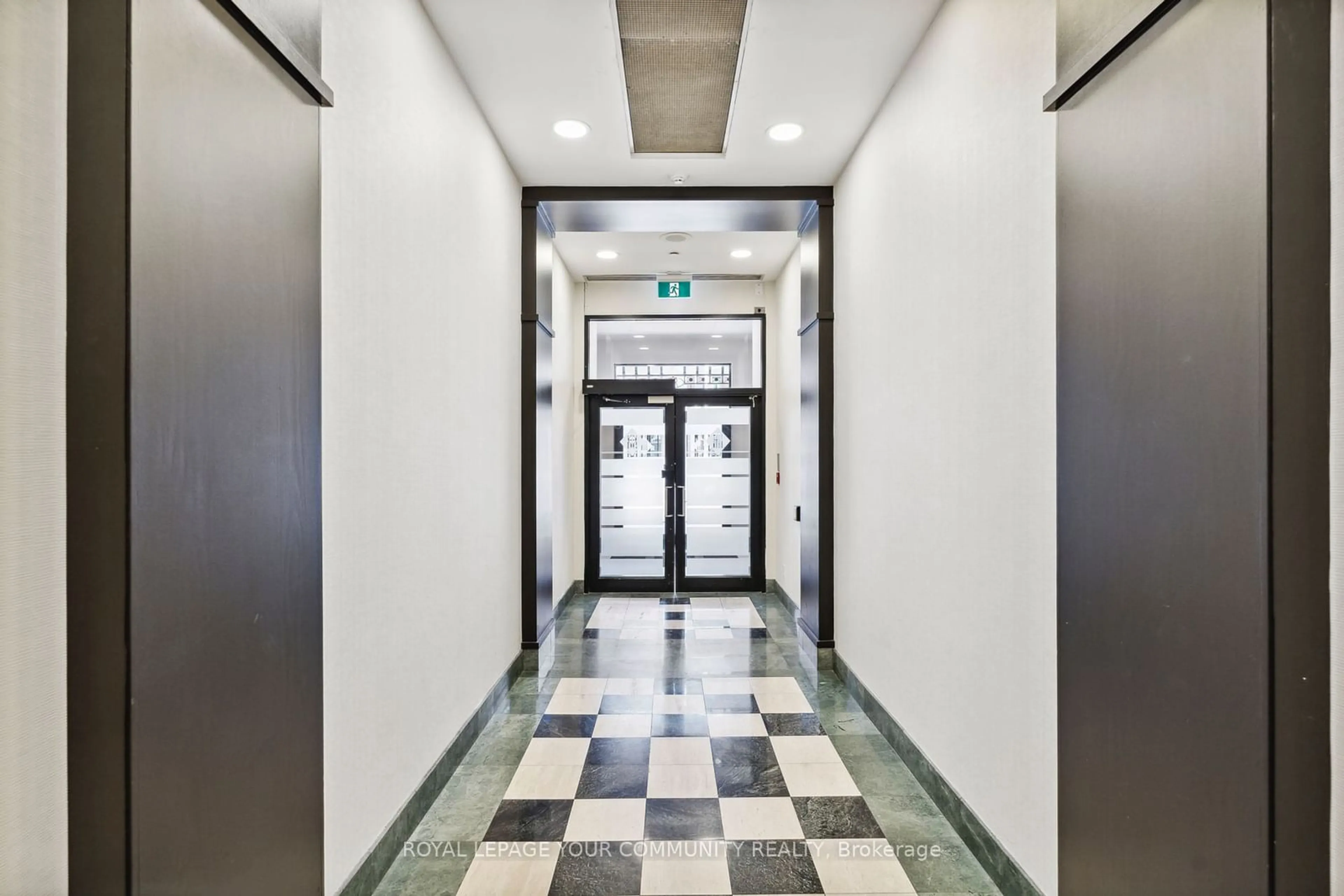 Indoor foyer for 409 Bloor St #602, Toronto Ontario M4W 3T2