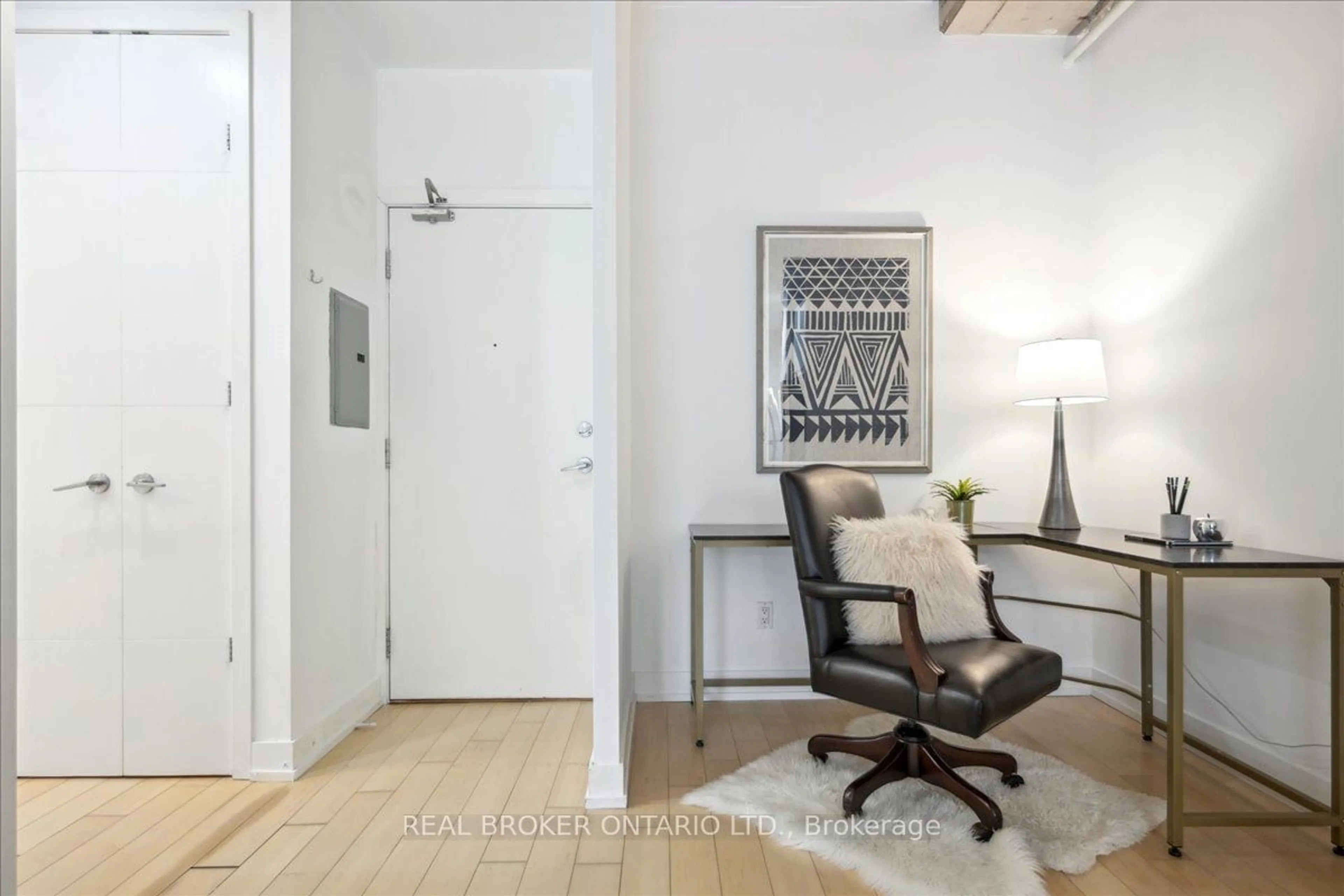 Indoor entryway for 66 Portland St #211, Toronto Ontario M5V 2M6