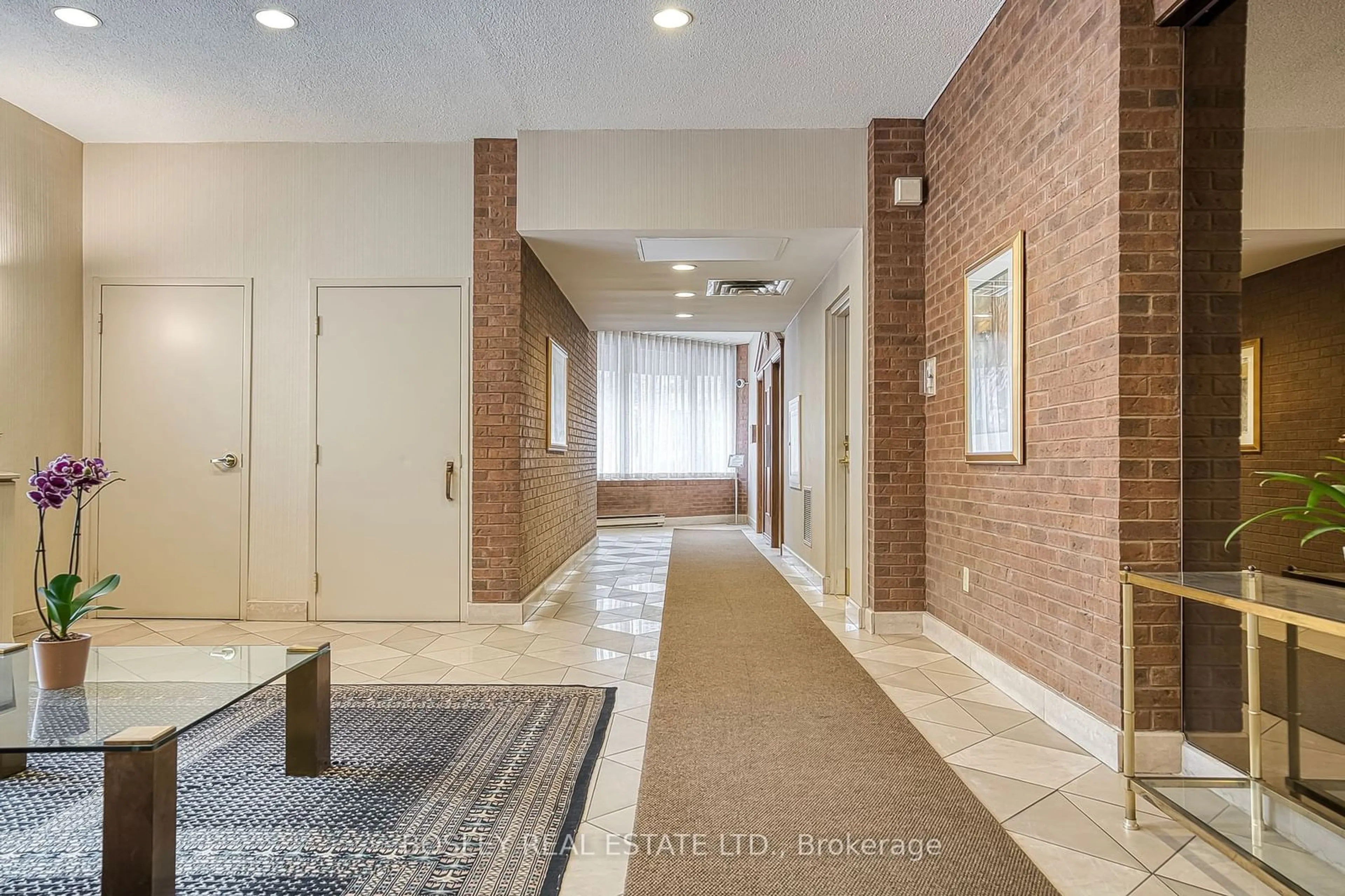 Indoor foyer for 135 George St #402, Toronto Ontario M5A 4E8