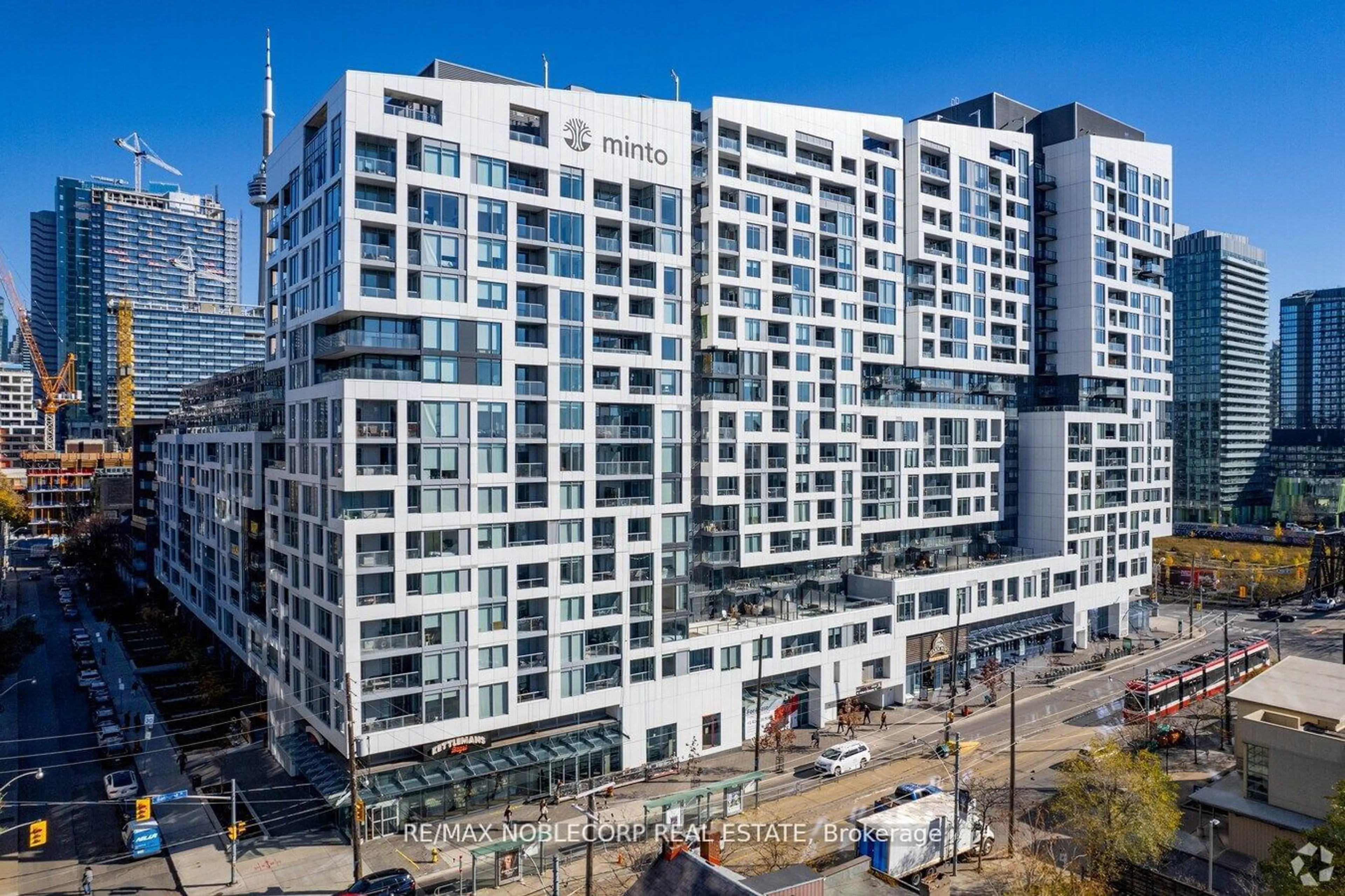 A pic from outside/outdoor area/front of a property/back of a property/a pic from drone, city buildings view from balcony for 576 Front St #919, Toronto Ontario M5V 1C1