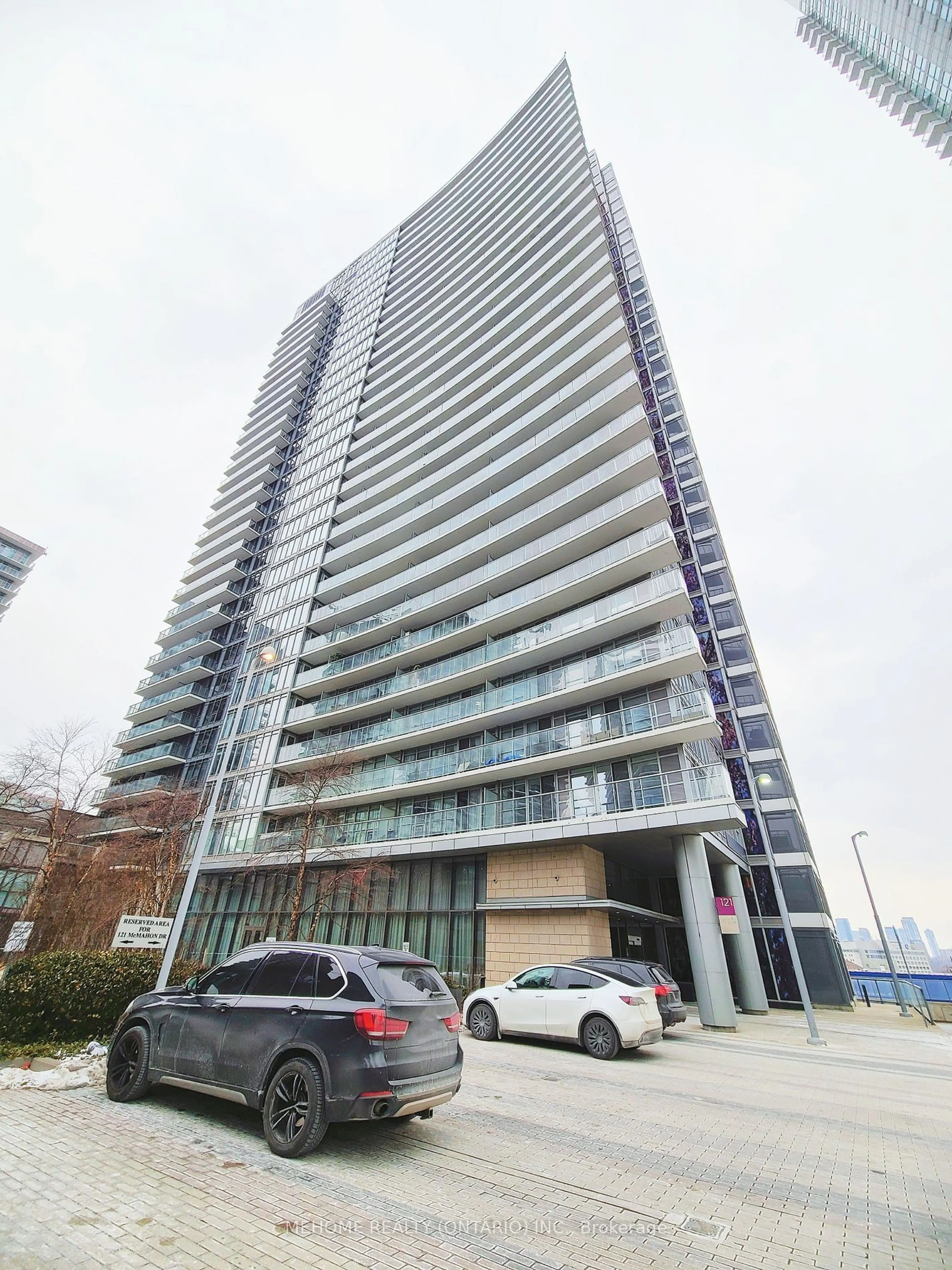 Indoor foyer for 121 Mcmahon Dr #3212, Toronto Ontario M2K 0C1