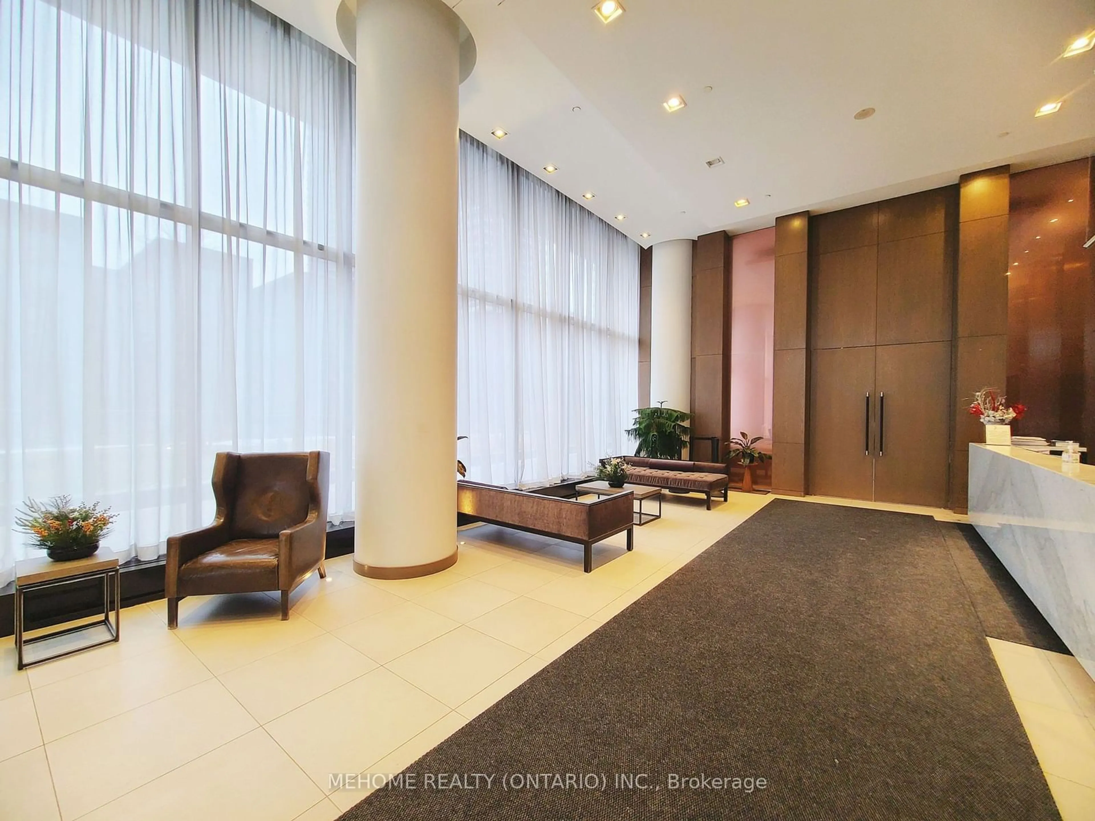 Indoor foyer for 121 Mcmahon Dr #3212, Toronto Ontario M2K 0C1