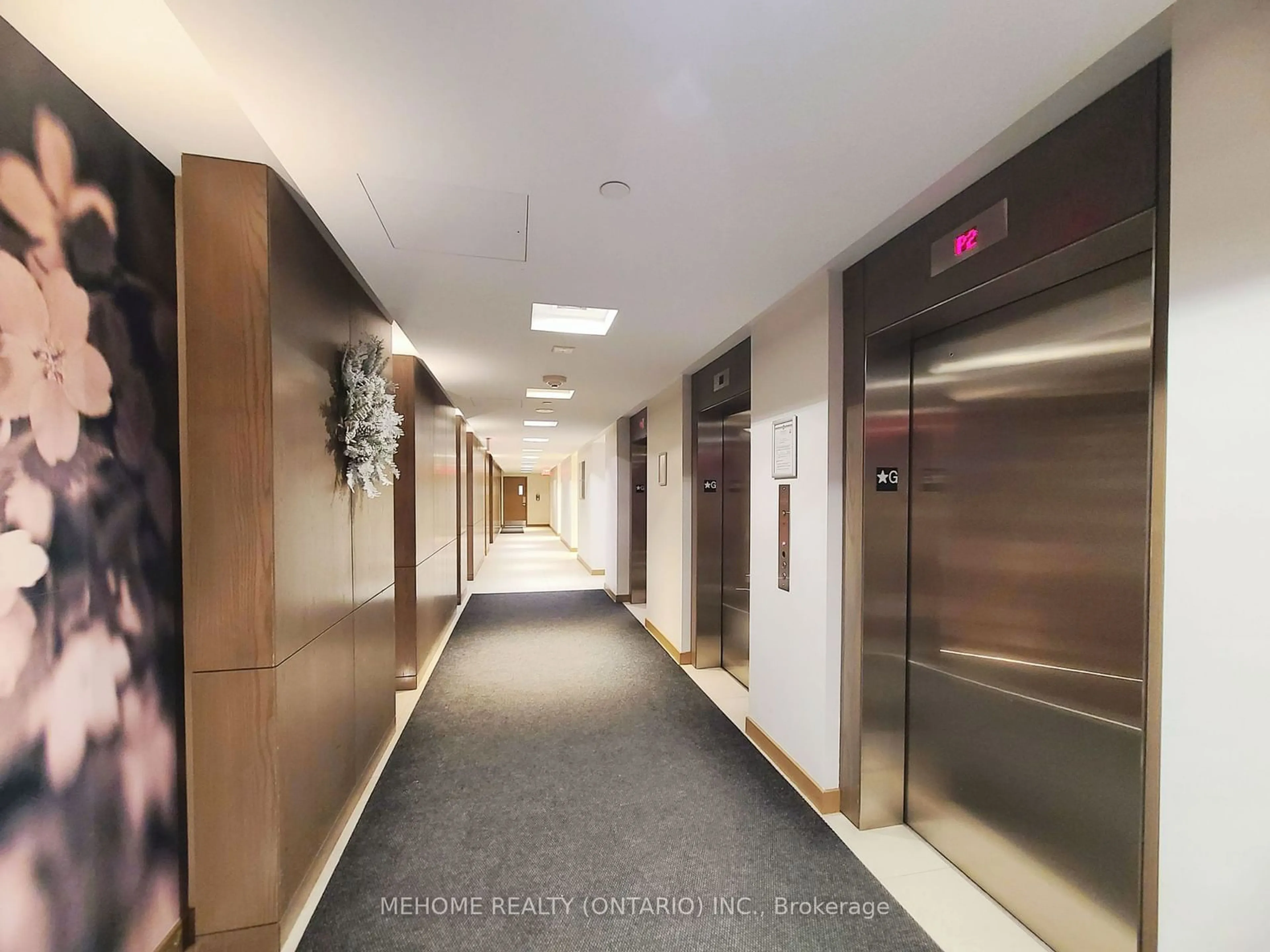 Indoor foyer for 121 Mcmahon Dr #3212, Toronto Ontario M2K 0C1