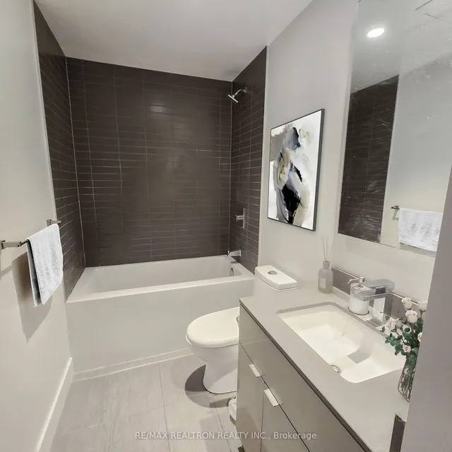 Additional property image - 7 Grenville St Unit 1909