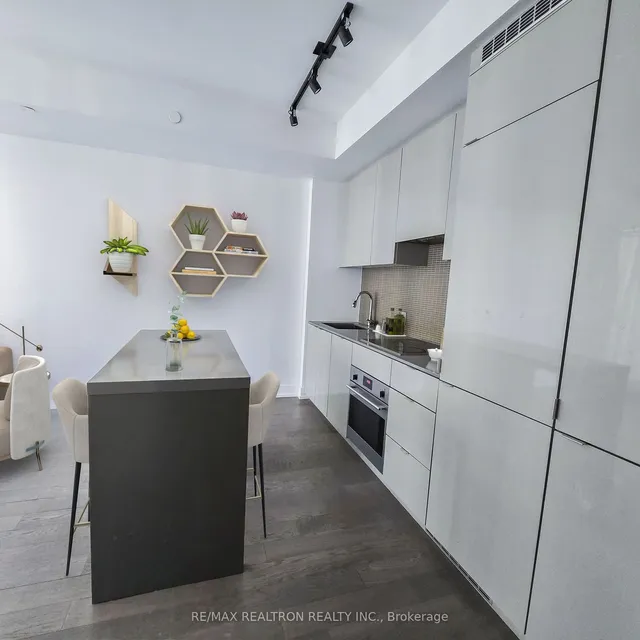 Additional property image - 7 Grenville St Unit 1909
