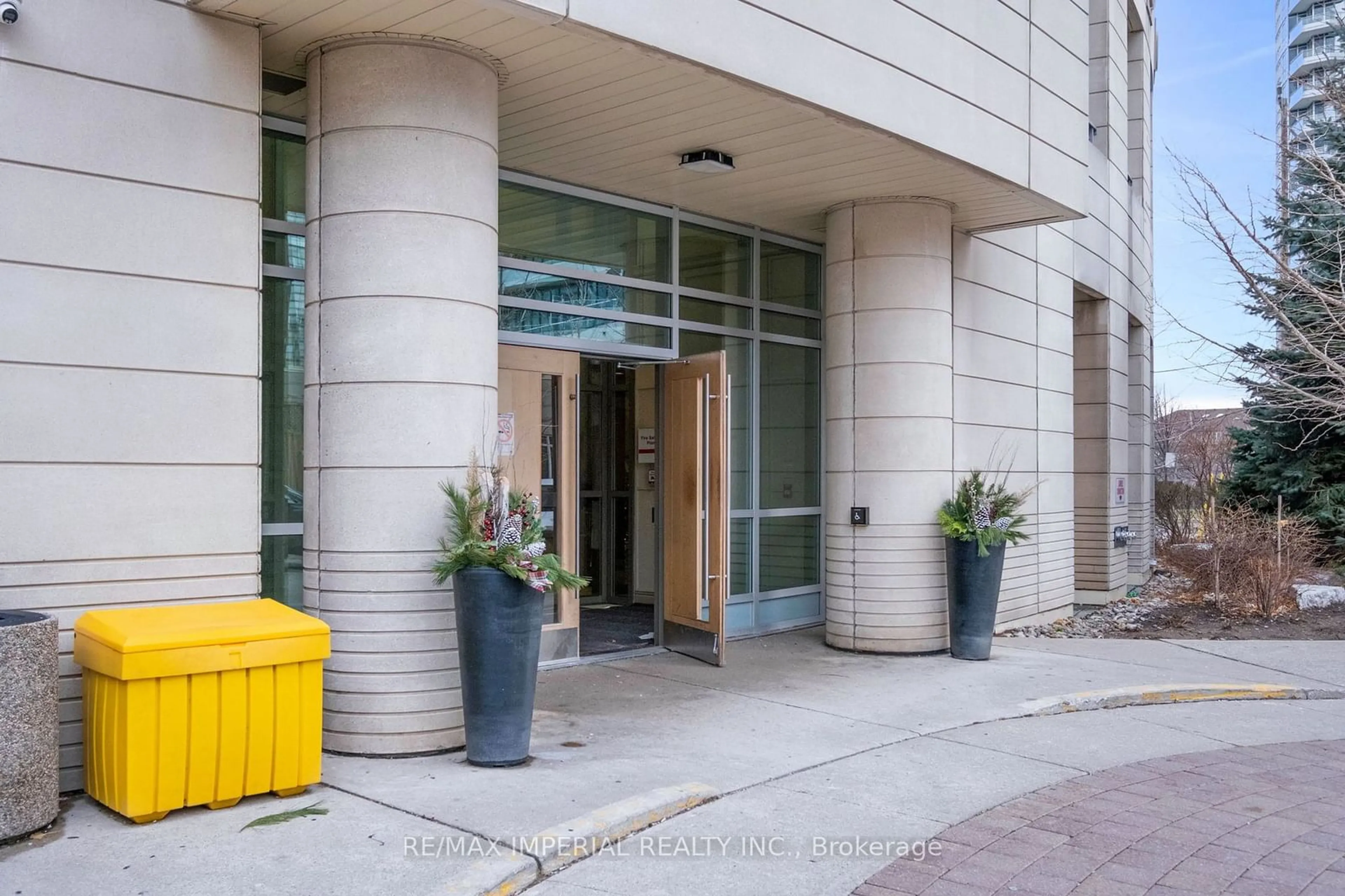 Indoor foyer for 18 Holmes Ave #2210, Toronto Ontario M2N 0E1