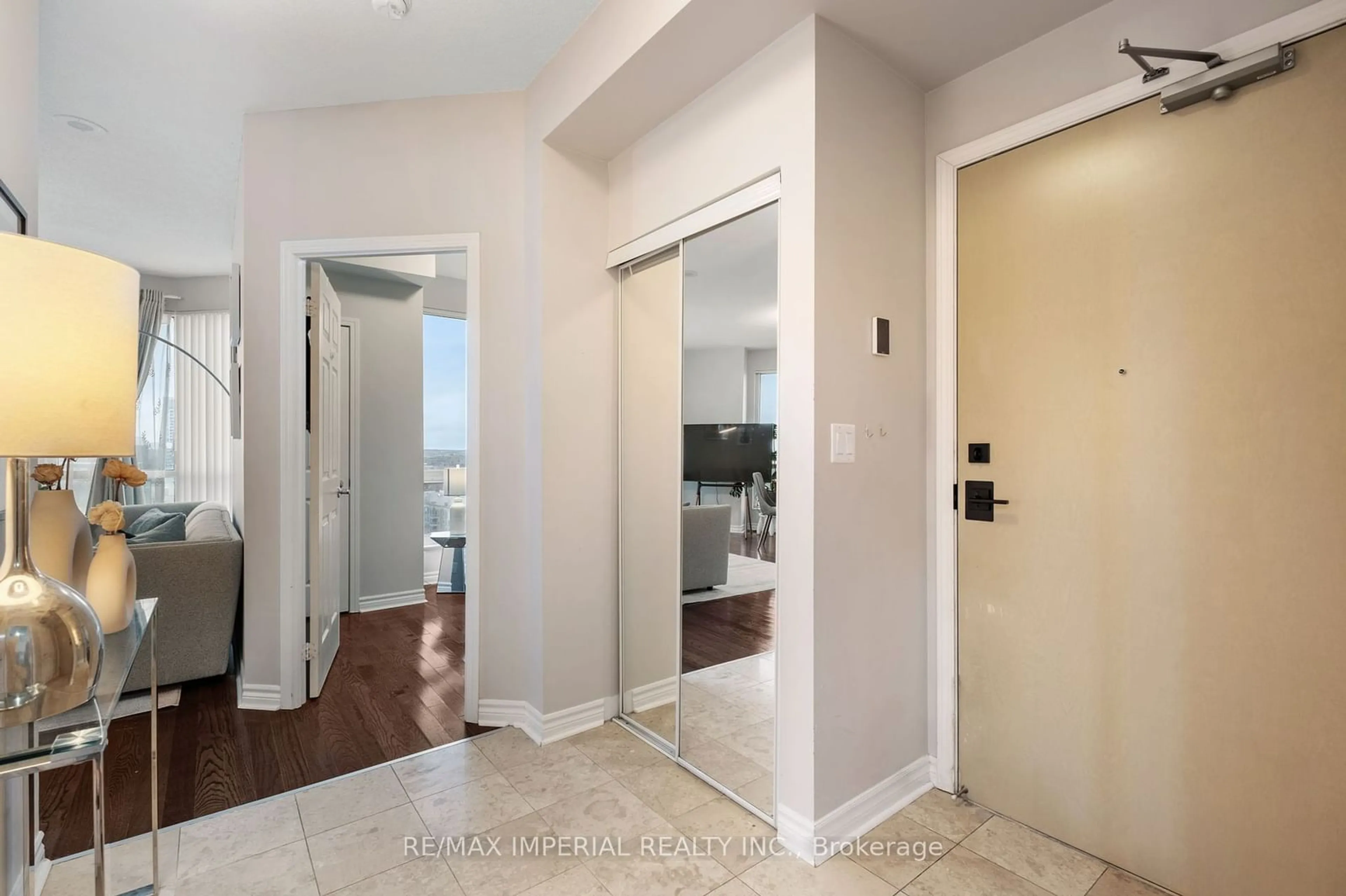 Indoor entryway for 18 Holmes Ave #2210, Toronto Ontario M2N 0E1