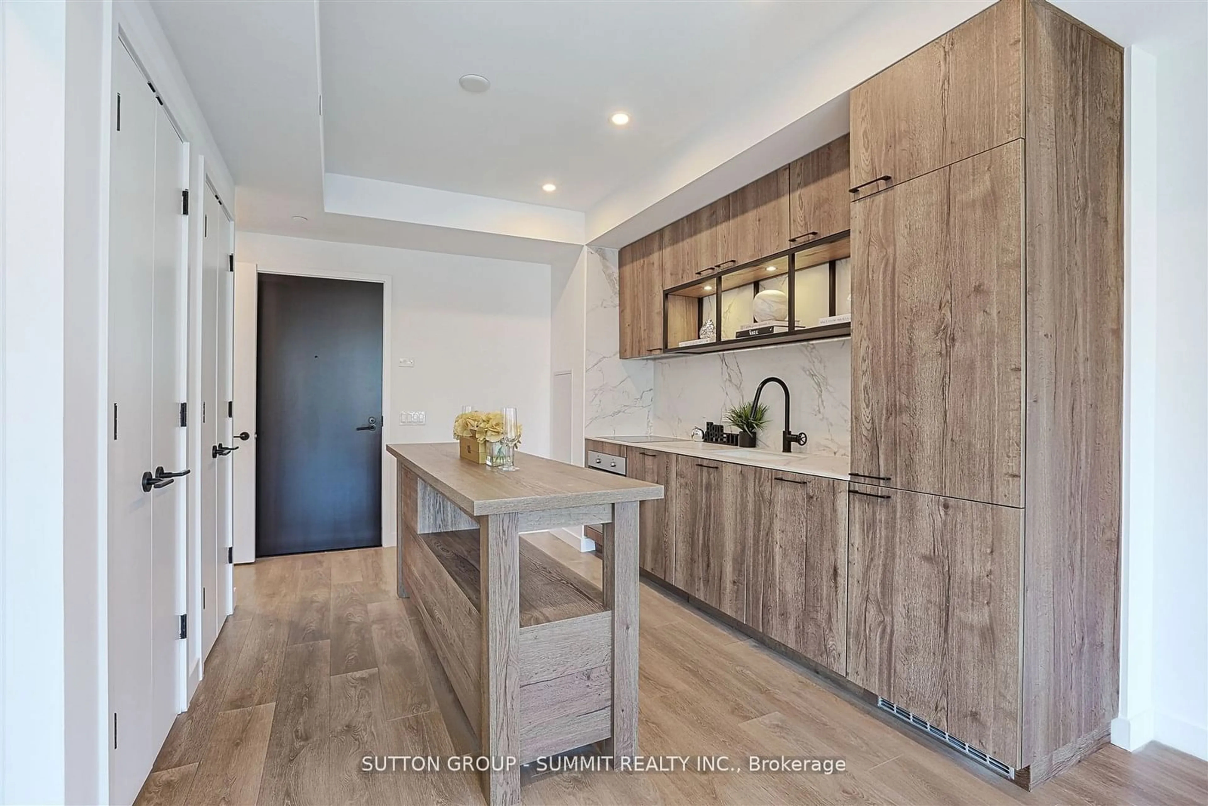 Open concept kitchen, unknown for 505 RICHMOND St #922, Toronto Ontario M5V 0P4