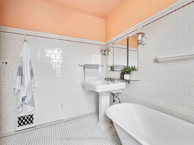Additional property image - 10 London St