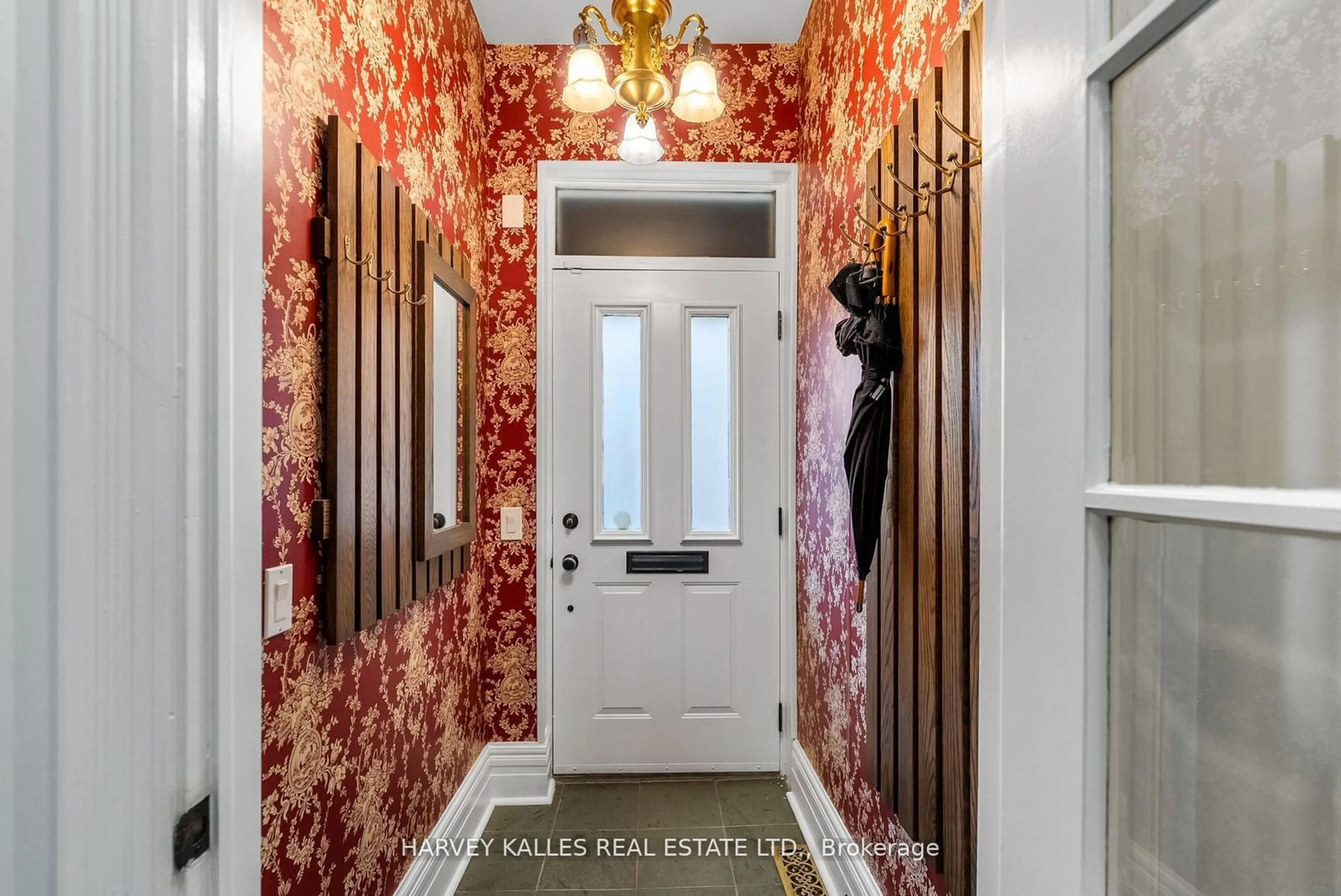 Indoor entryway for 429 Sackville St, Toronto Ontario M4X 1T1