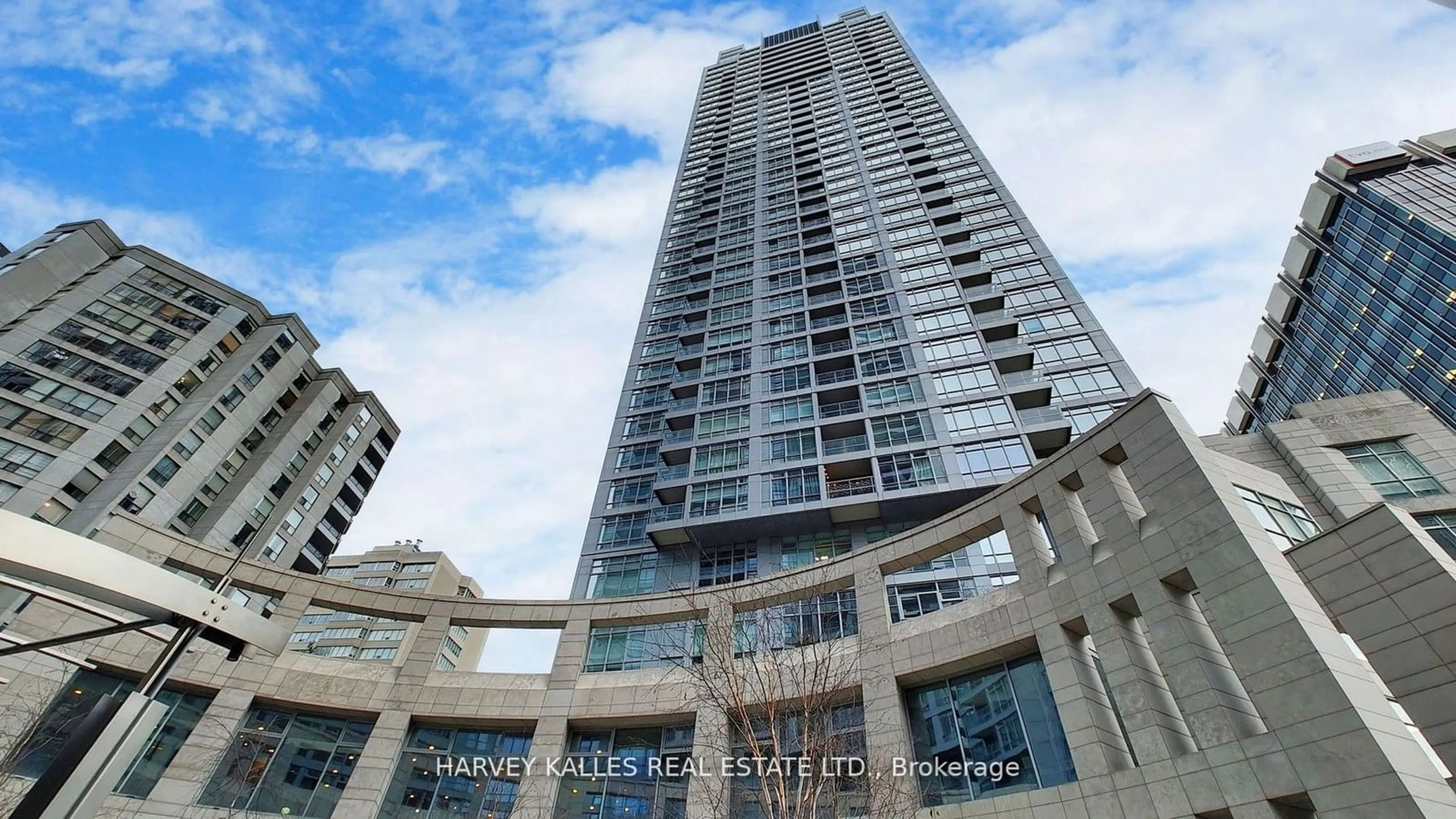 Indoor foyer for 2181 Yonge St #1612, Toronto Ontario M5S 3H7