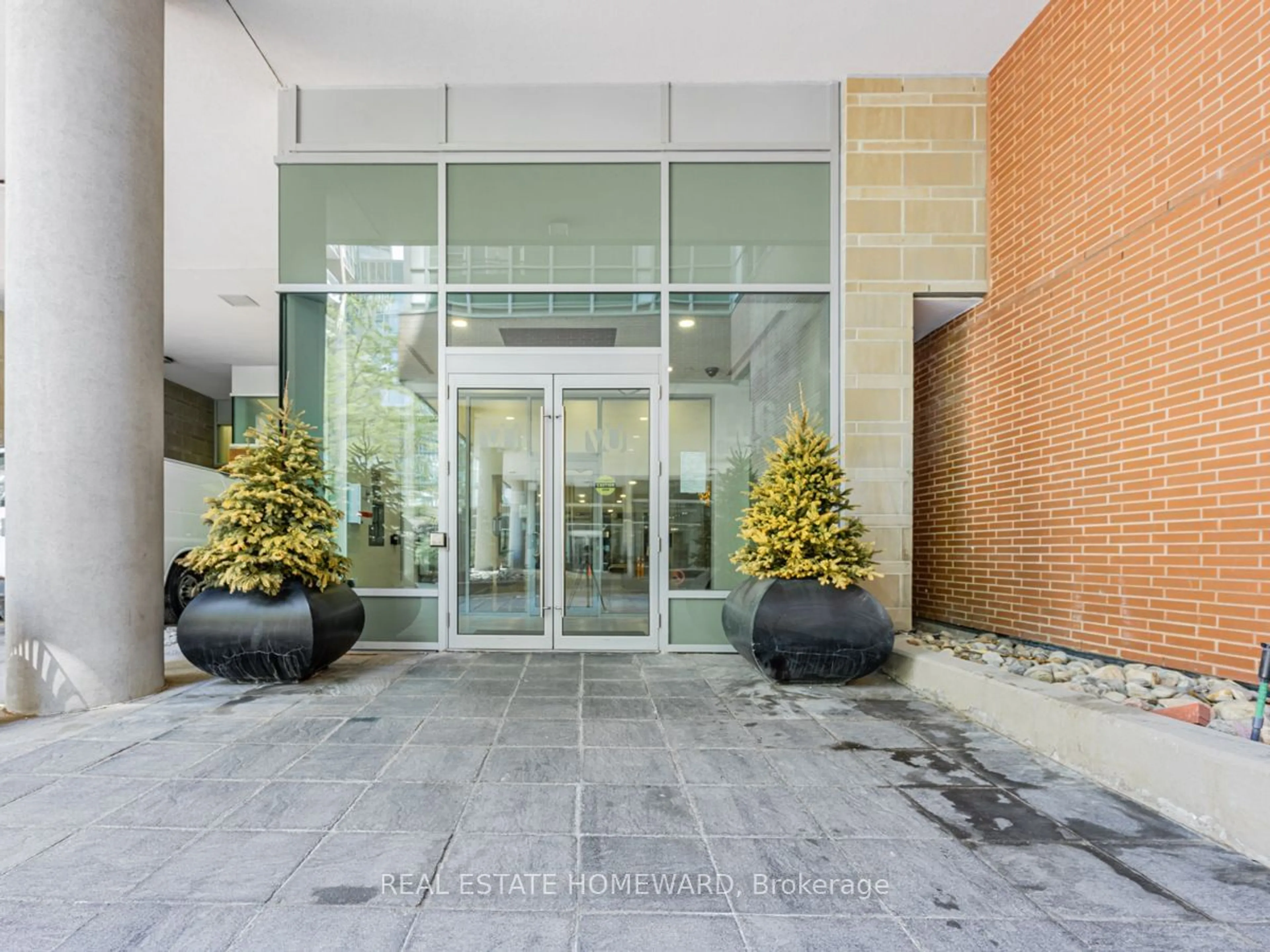 Indoor foyer for 116 George St #N409, Toronto Ontario M5A 3S2