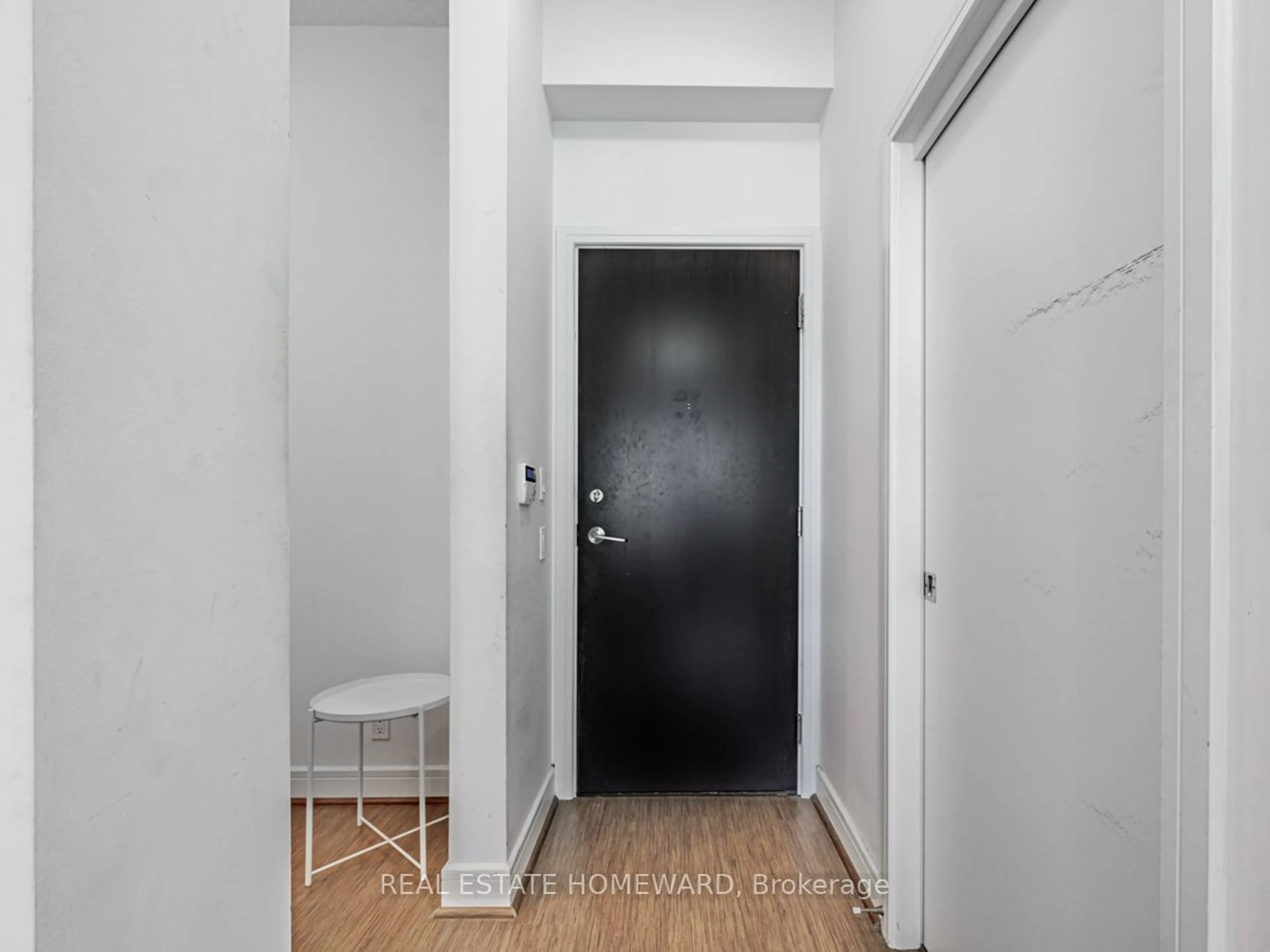 Indoor entryway for 116 George St #N409, Toronto Ontario M5A 3S2