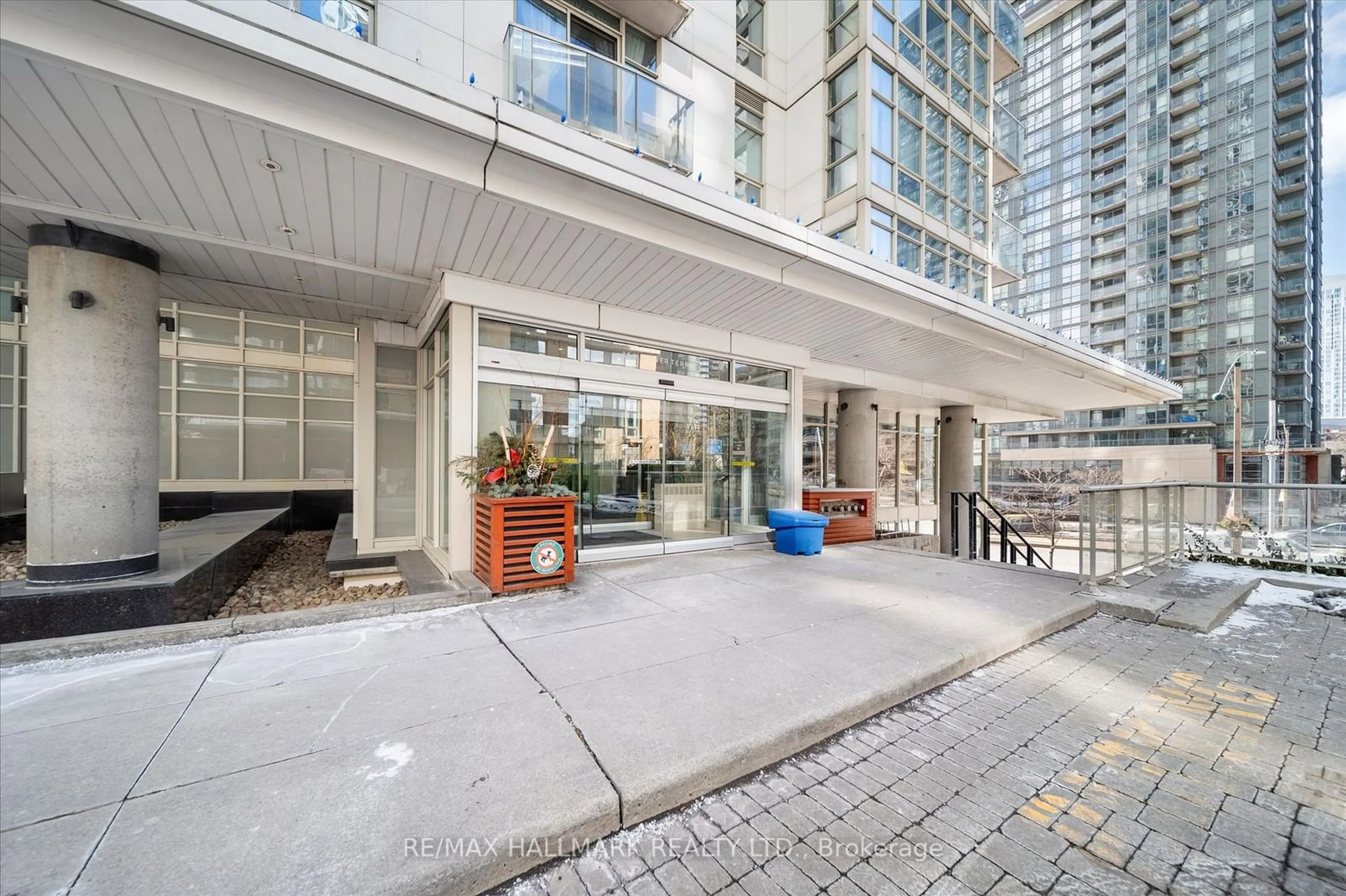 Patio, street for 35 Mariner Terr #3802, Toronto Ontario M5V 3V9