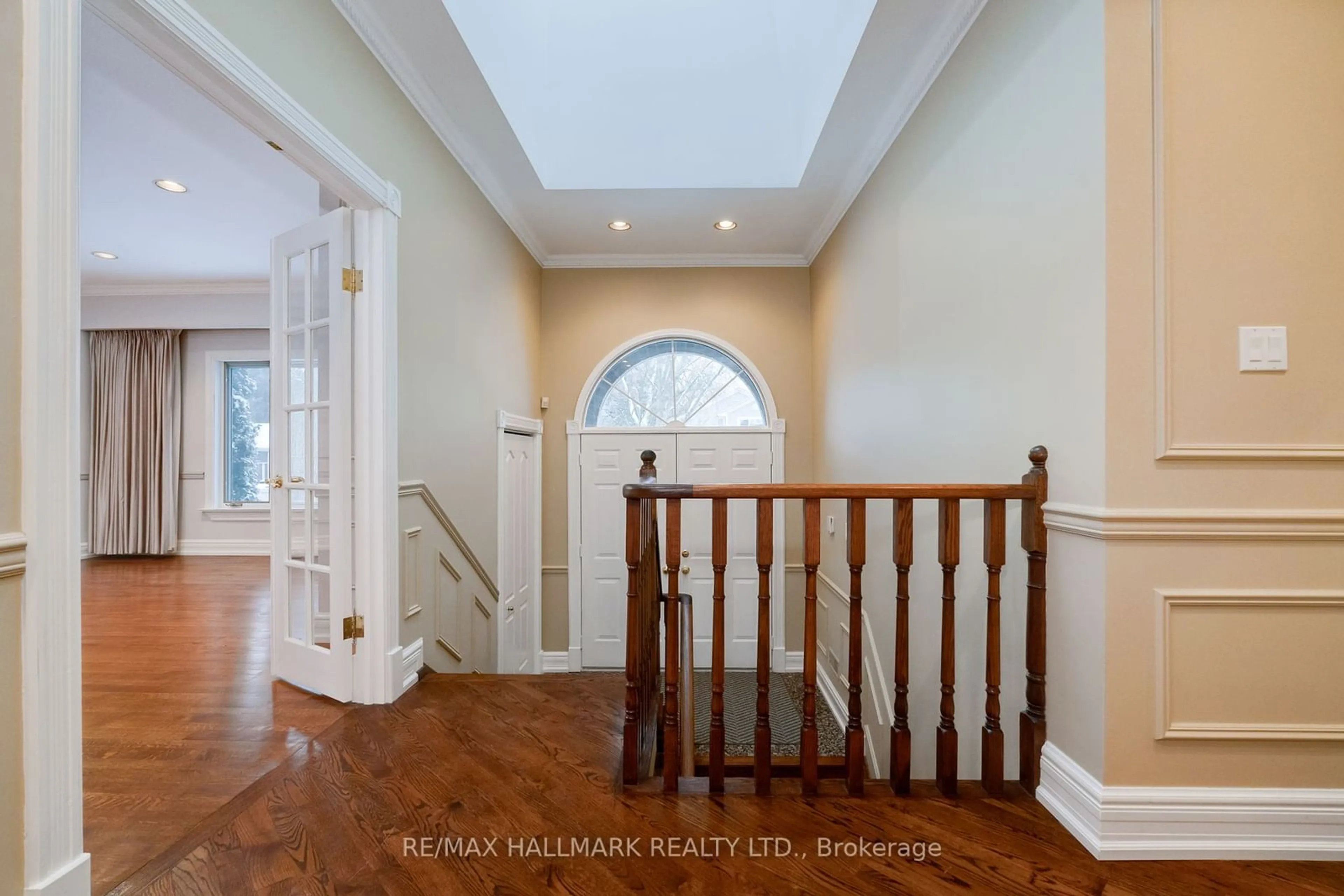 Indoor entryway for 48 Hemford Cres, Toronto Ontario M3B 2S5