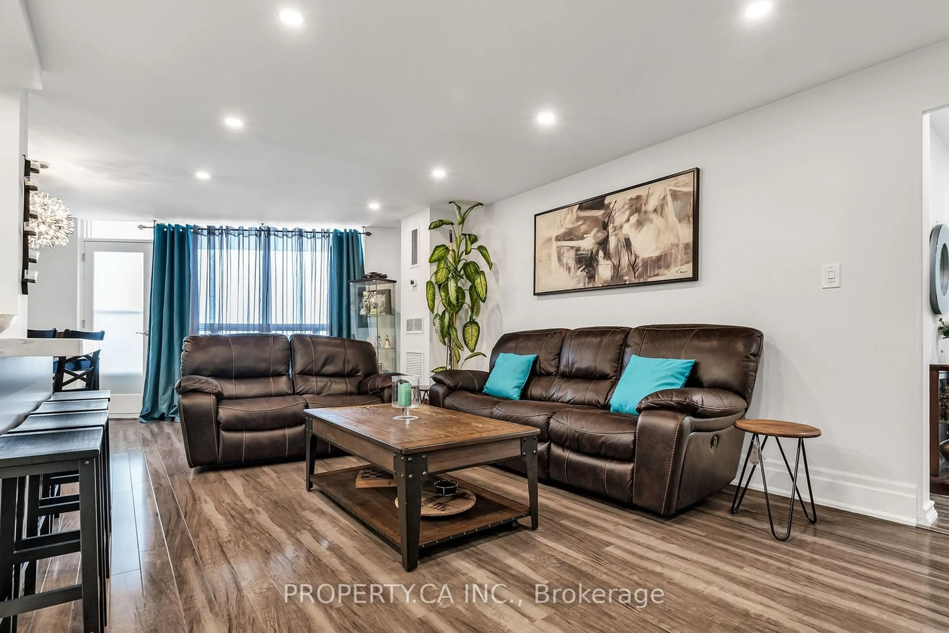 Living room with furniture, wood/laminate floor for 20 Edgecliff Gfwy #1112, Toronto Ontario M3C 3A4