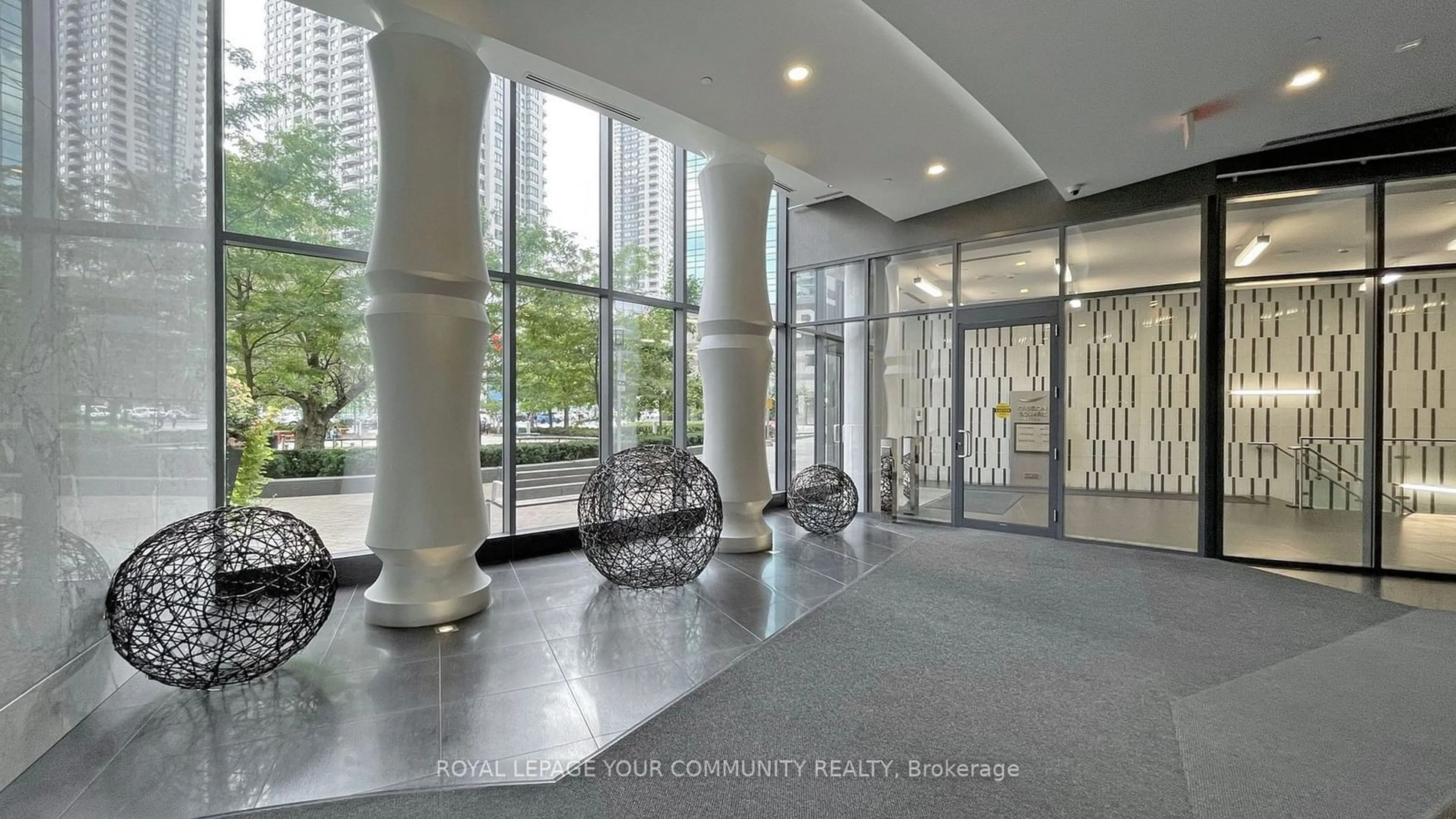 Indoor foyer for 5162 Yonge St #1012, Toronto Ontario M2N 0E9