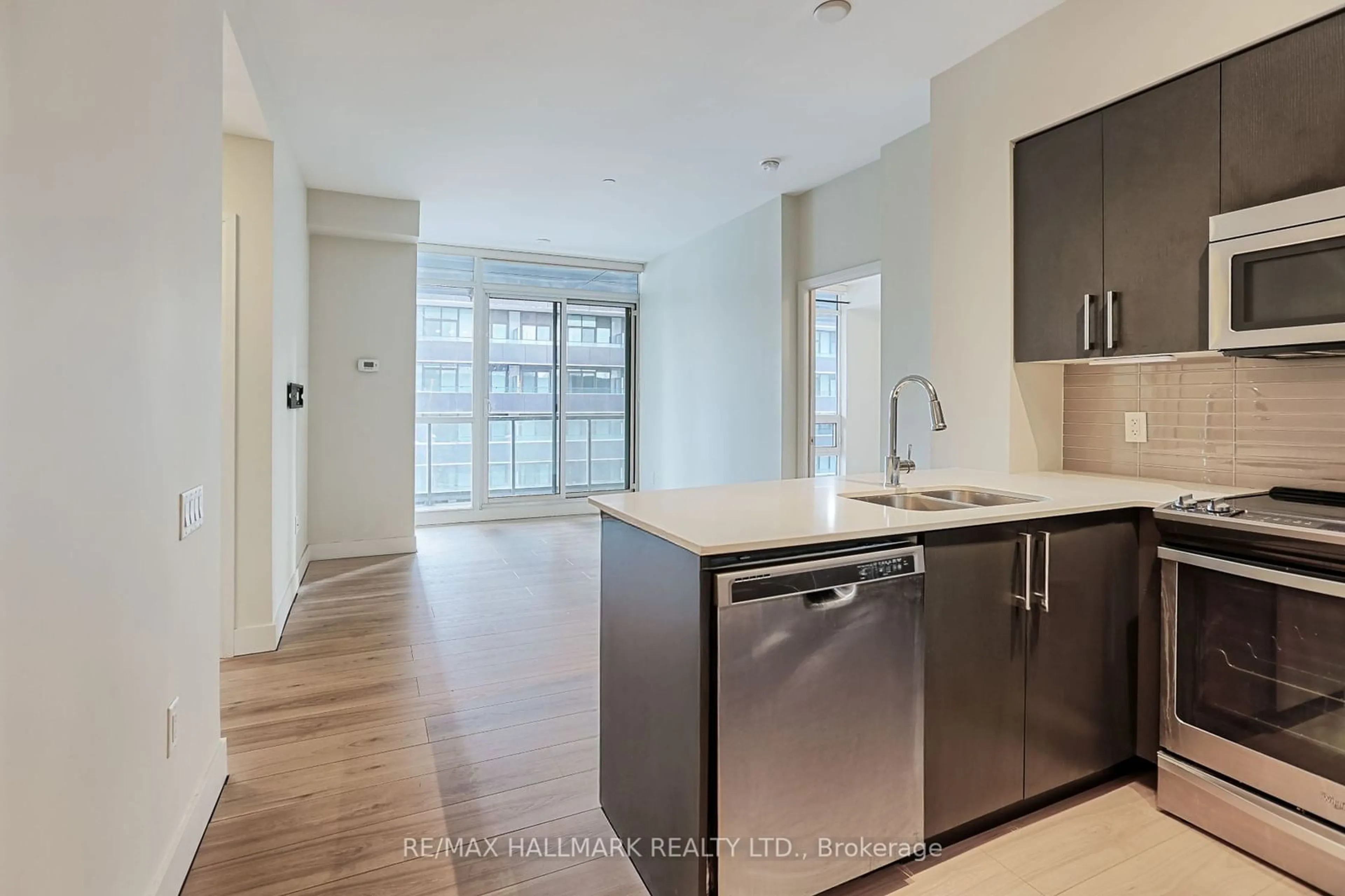 Open concept kitchen, unknown for 30 Roehampton Ave #602, Toronto Ontario M4P 0B9