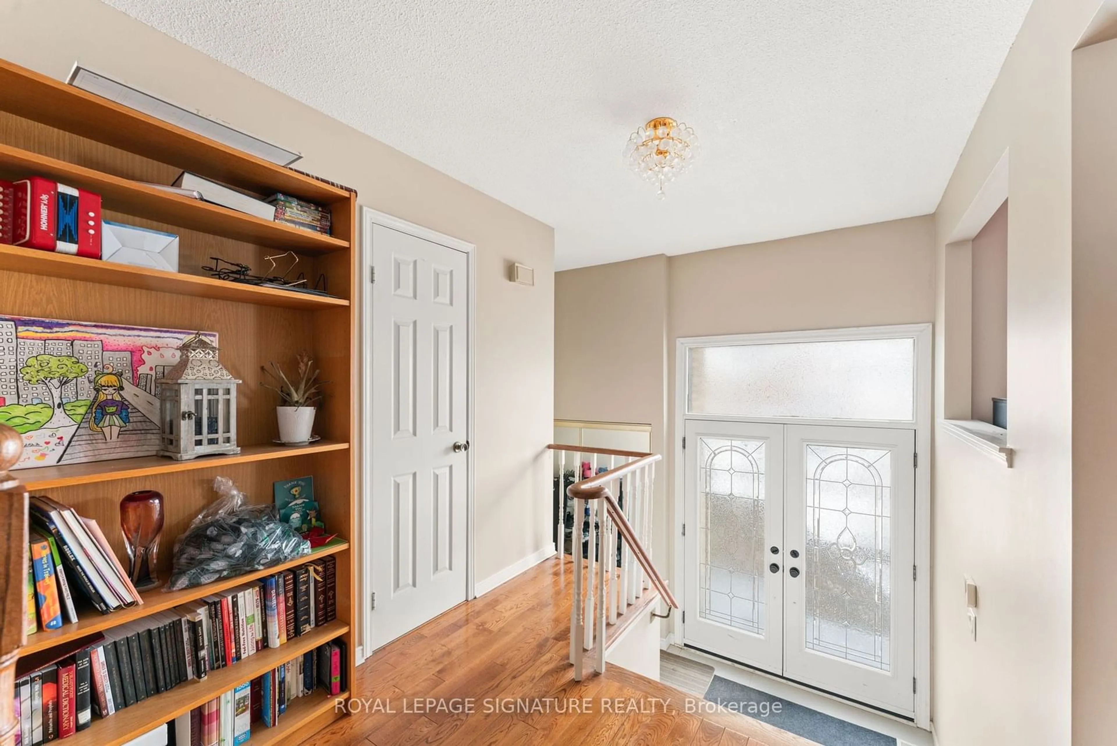 Indoor entryway for 49 Henry Welsh Dr, Toronto Ontario M2R 3P3