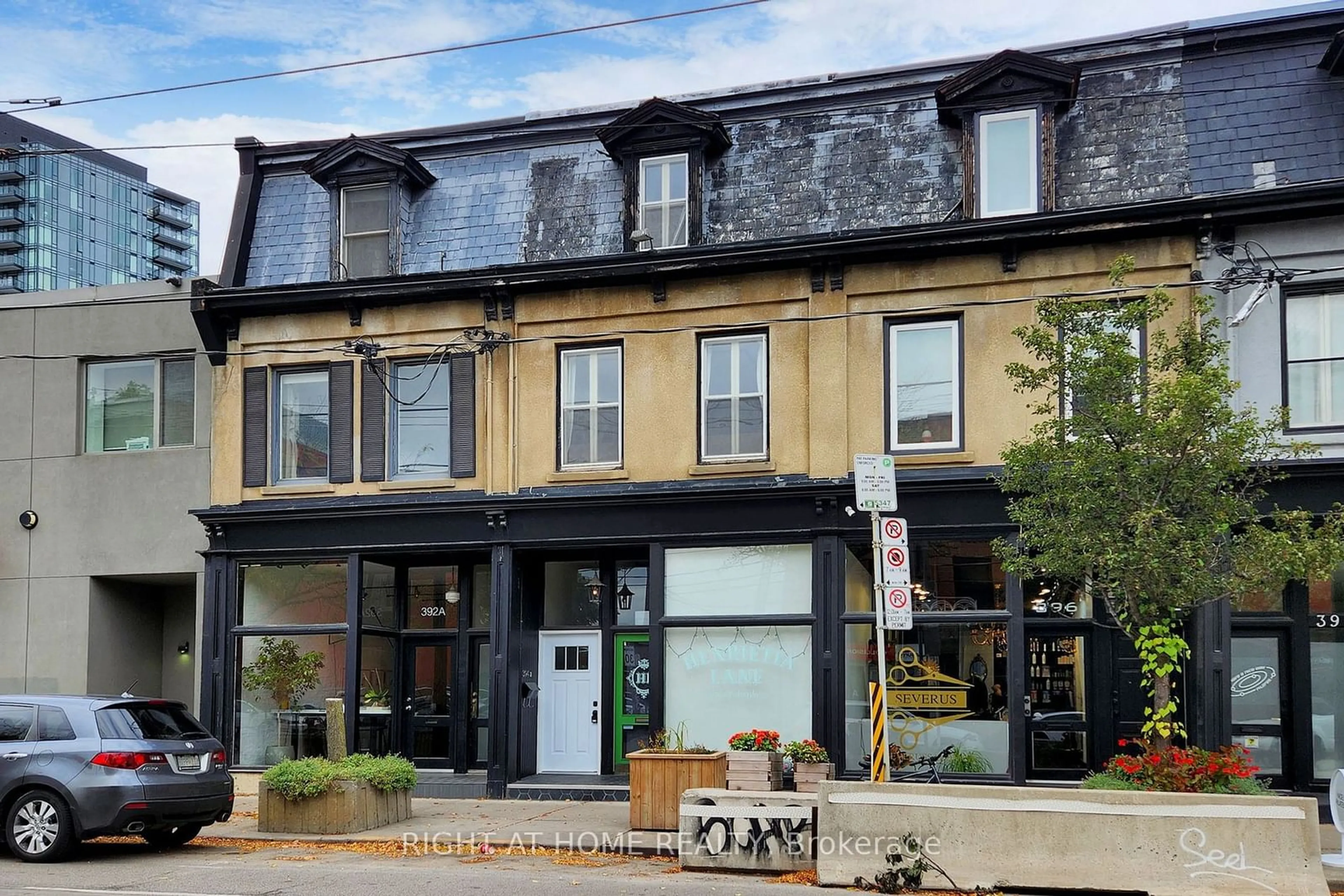 Patio, street for 394 King St, Toronto Ontario M5A 1K9