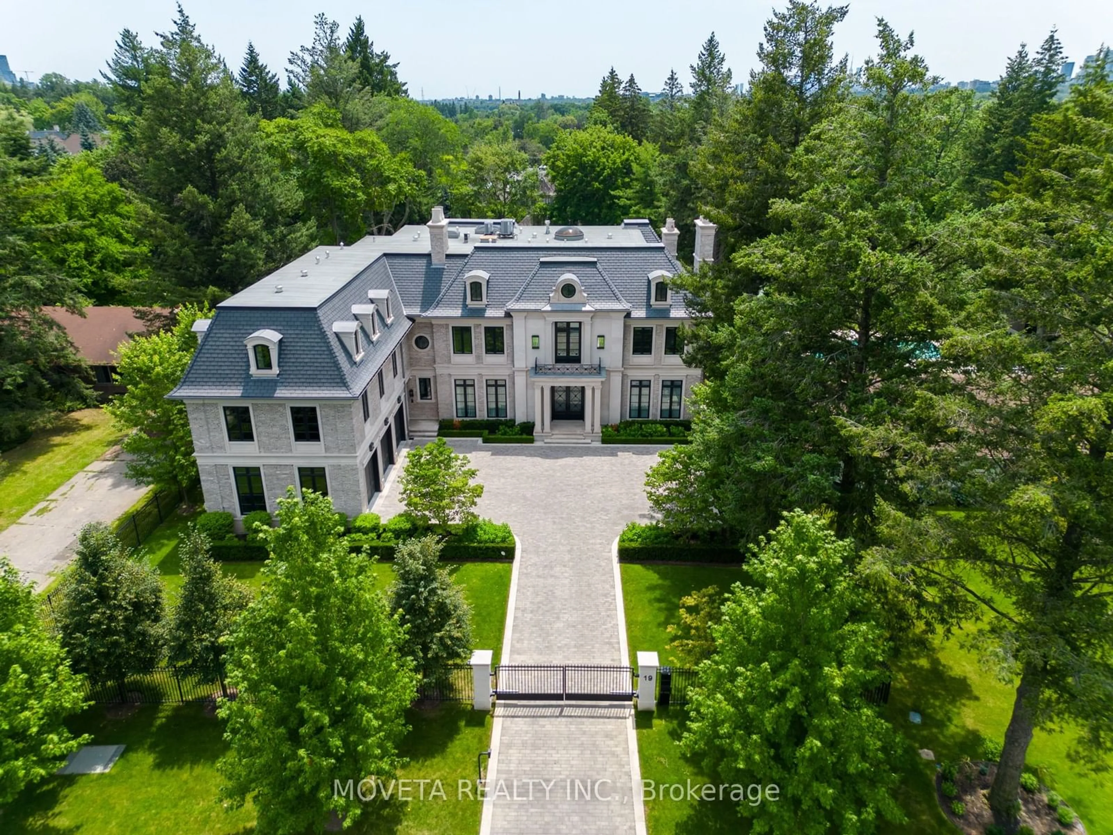 A pic from outside/outdoor area/front of a property/back of a property/a pic from drone, forest/trees view for 19 Country Lane, Toronto Ontario M2L 1E1