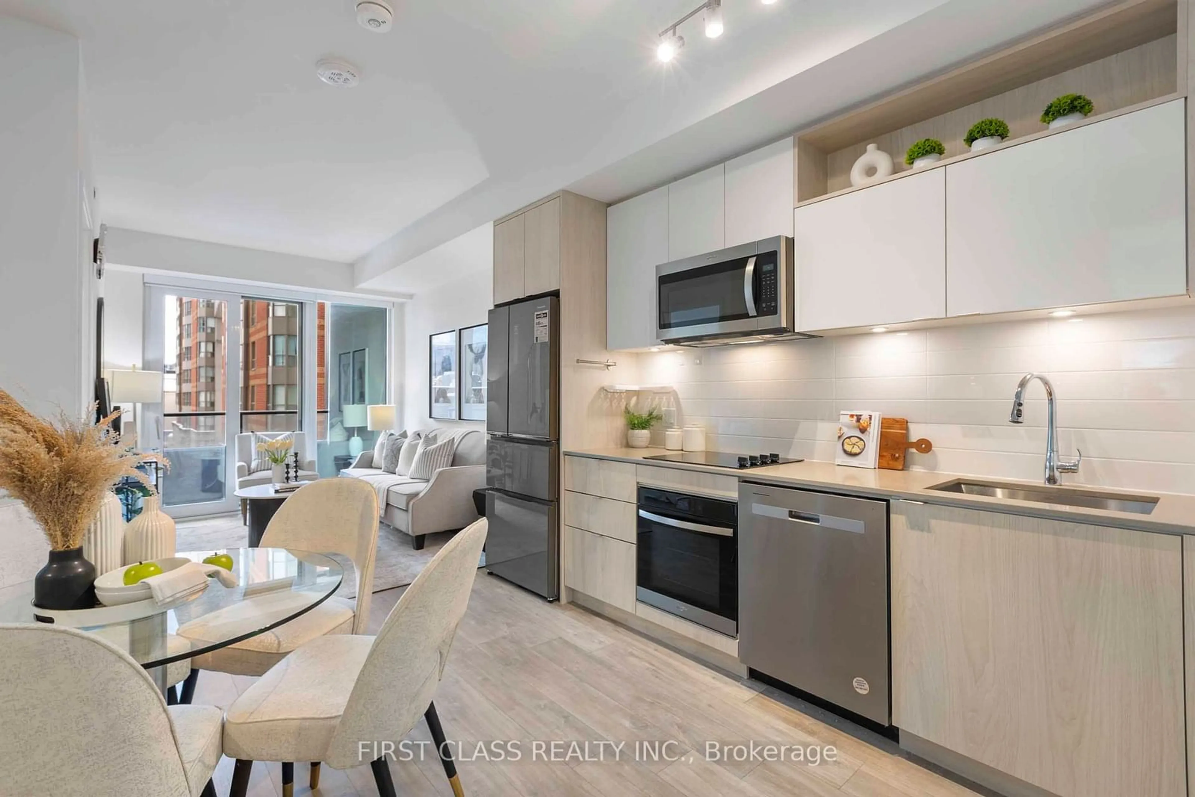 Open concept kitchen, ceramic/tile floor for 70 Princess St #307, Toronto Ontario M5A 0X6