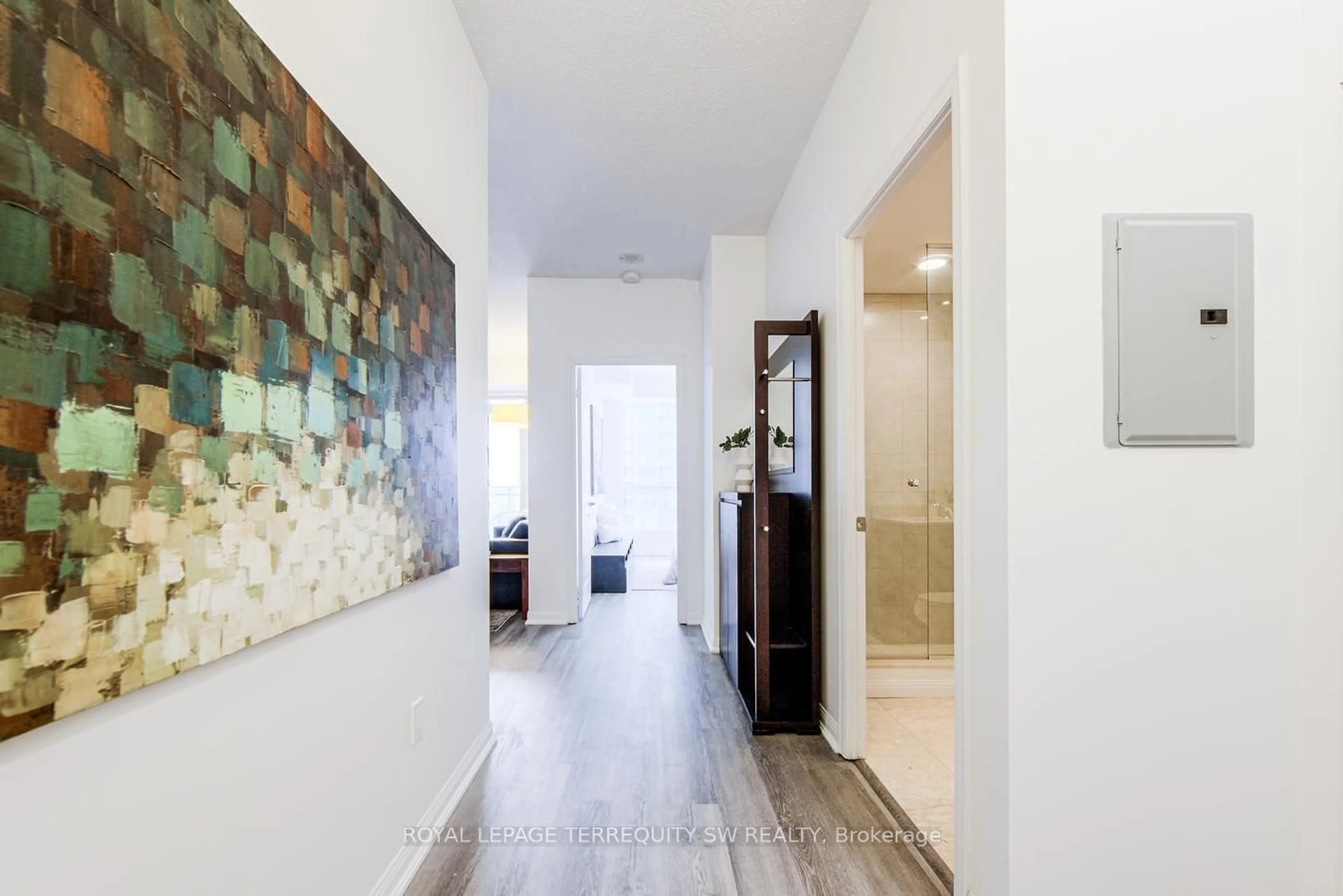 Indoor entryway for 628 Fleet St #1203, Toronto Ontario M5V 1A8