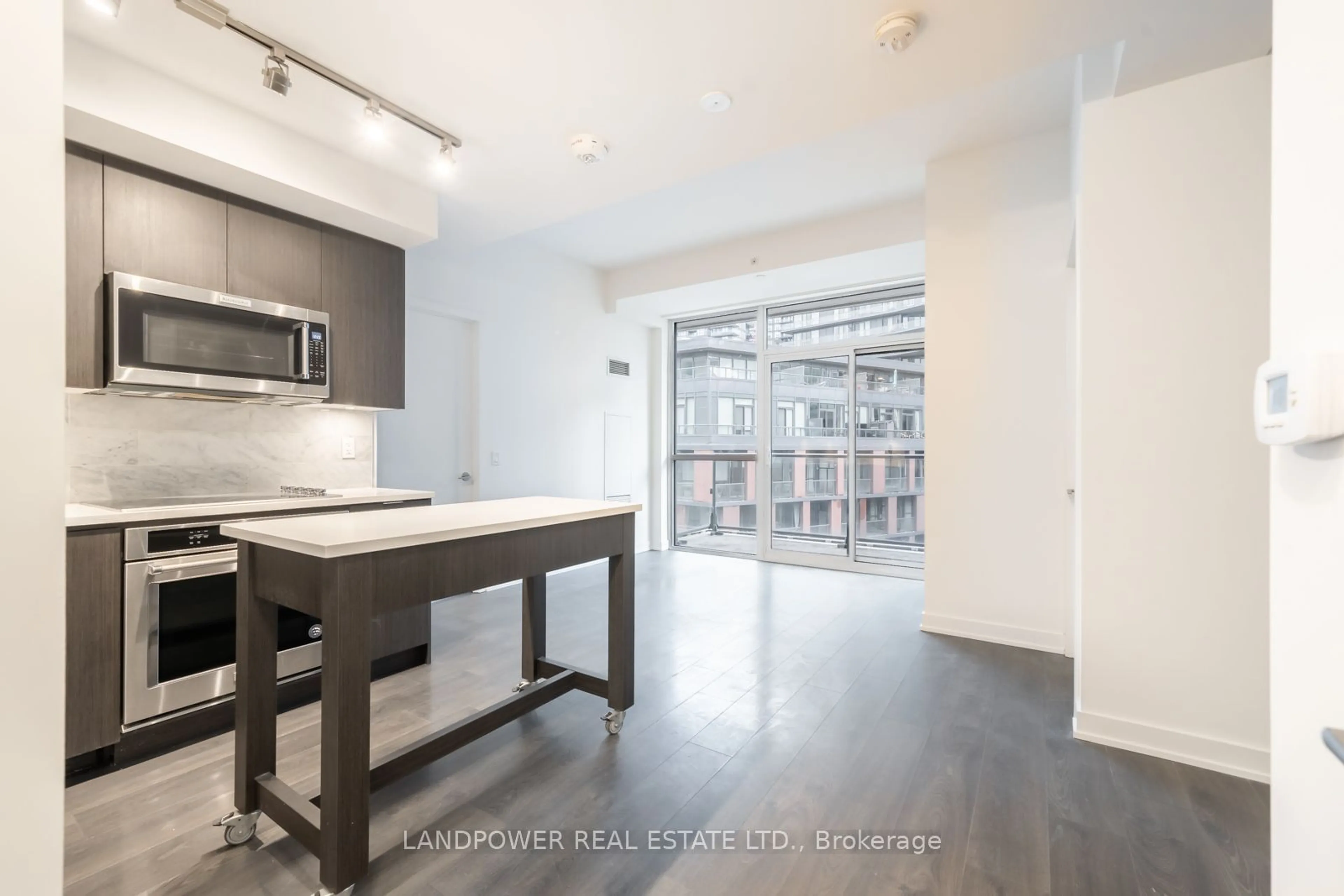 Open concept kitchen, unknown for 38 Iannuzzi St #741, Toronto Ontario M5V 0S2