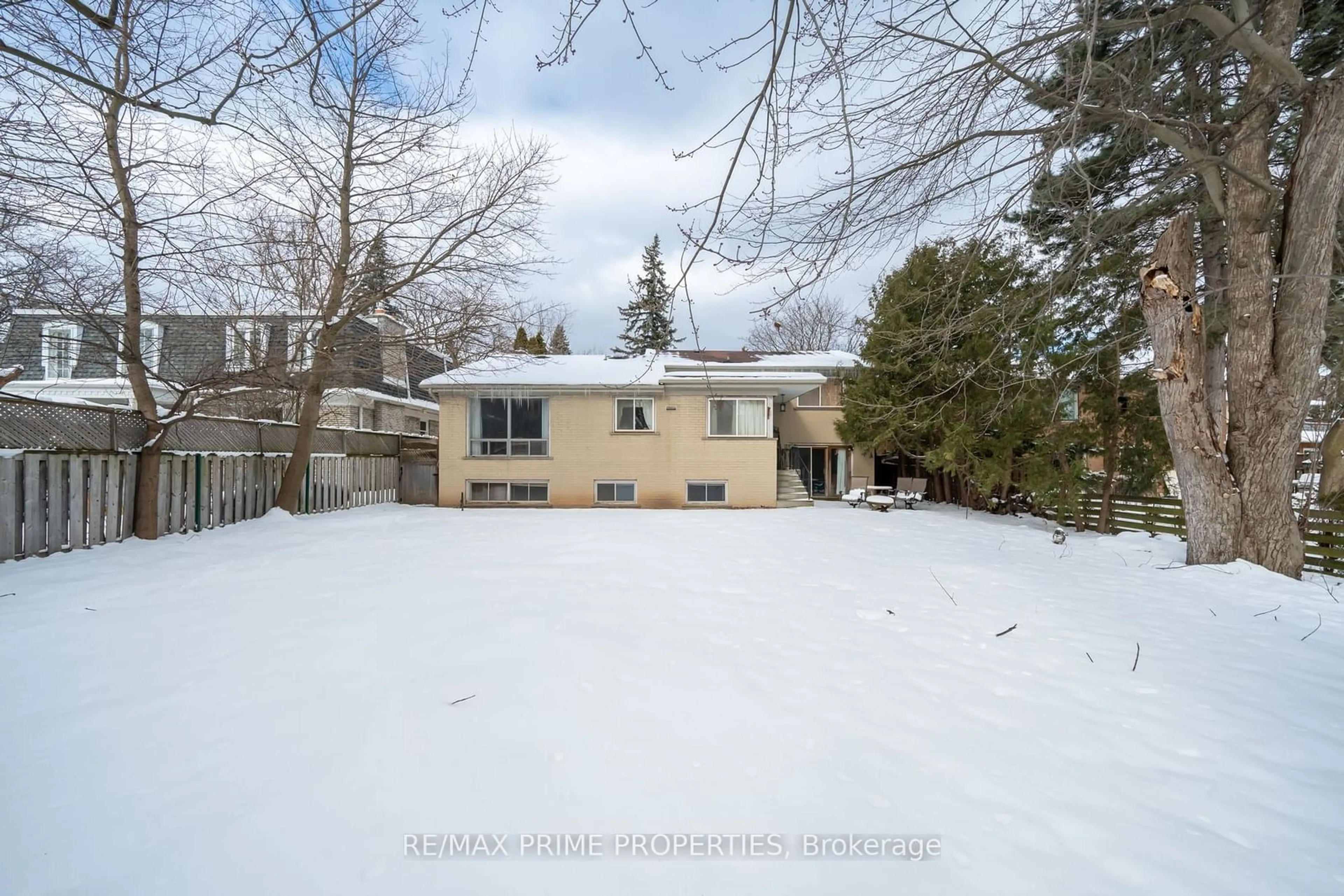 A pic from outside/outdoor area/front of a property/back of a property/a pic from drone, street for 37 Danville Dr, Toronto Ontario M2P 1J2