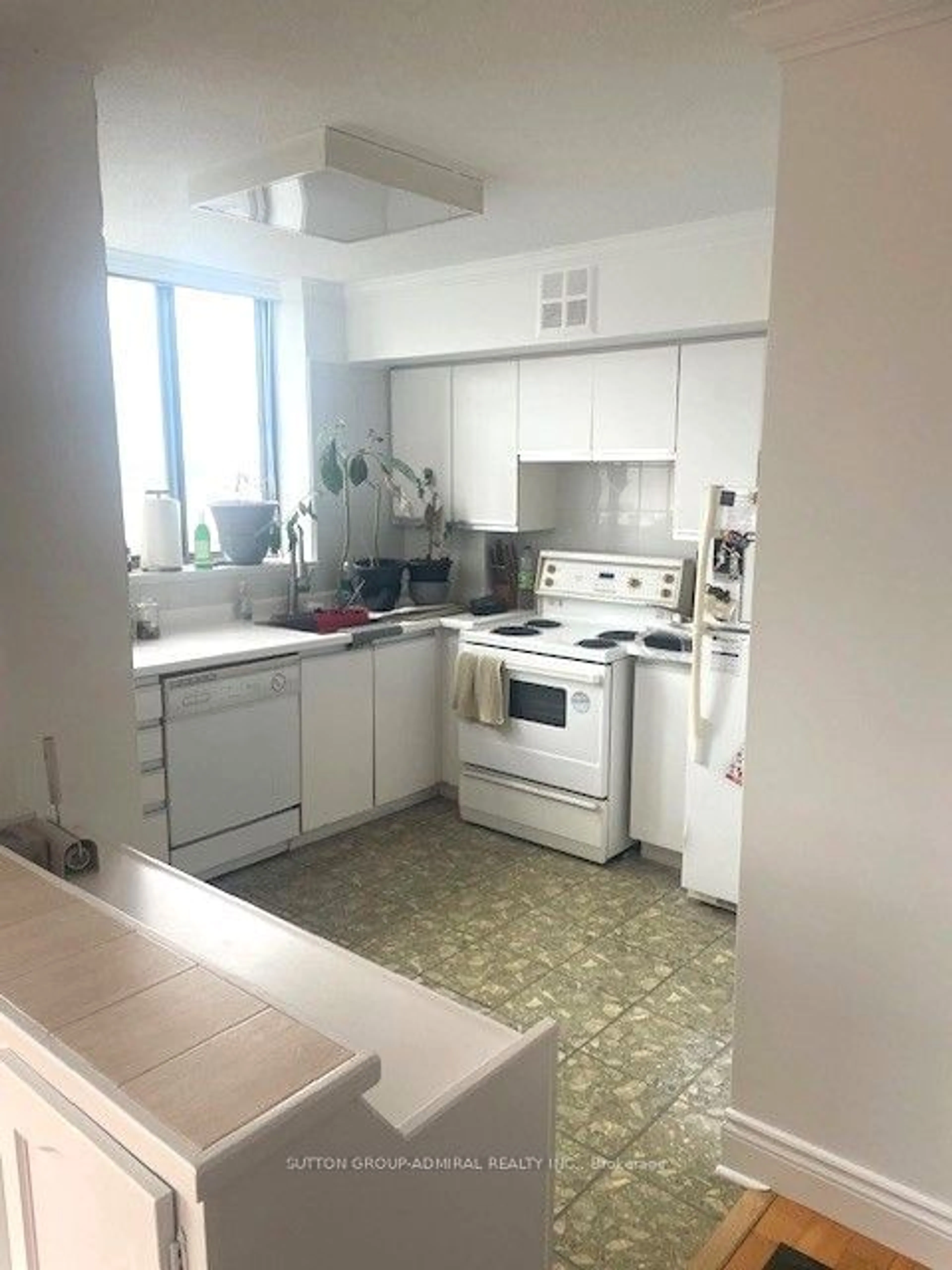 Standard kitchen, unknown for 270 Queens Quay Blvd #801, Toronto Ontario M5J 2N4