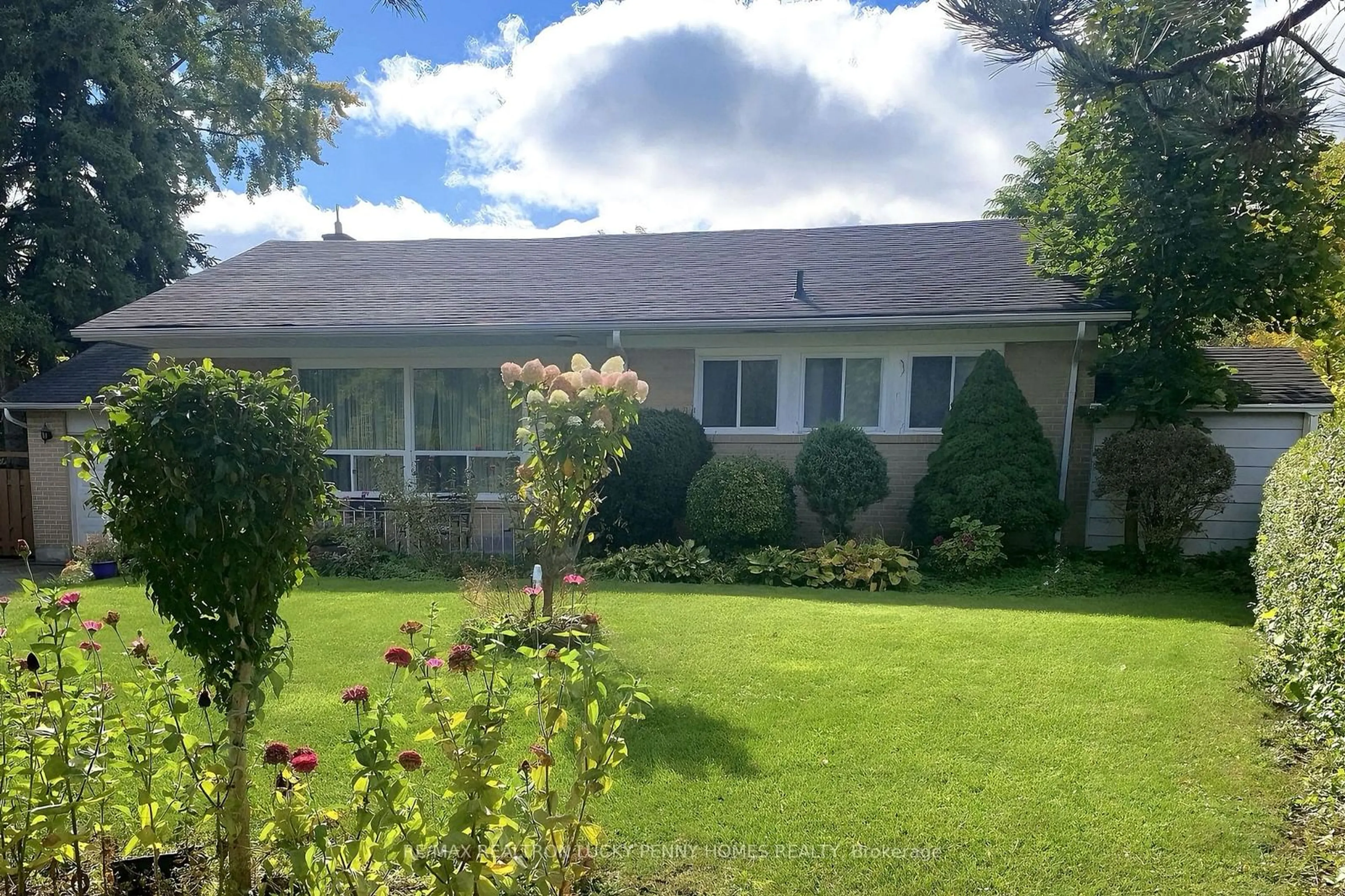 A pic from outside/outdoor area/front of a property/back of a property/a pic from drone, street for 61 Hurlingham Cres, Toronto Ontario M3B 2P9