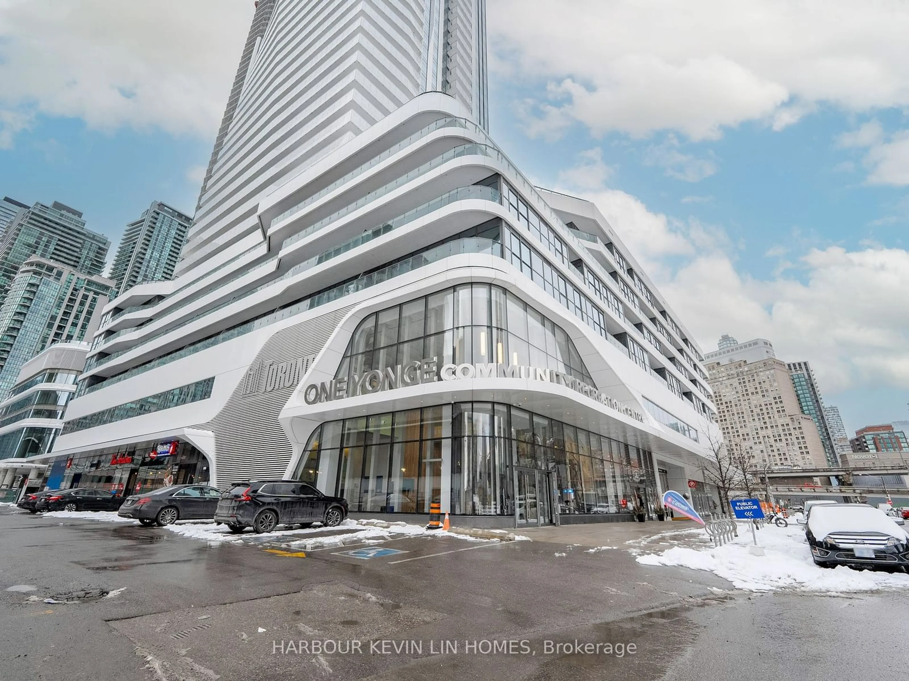 Indoor foyer for 28 Freeland St #5205, Toronto Ontario M5E 1L7