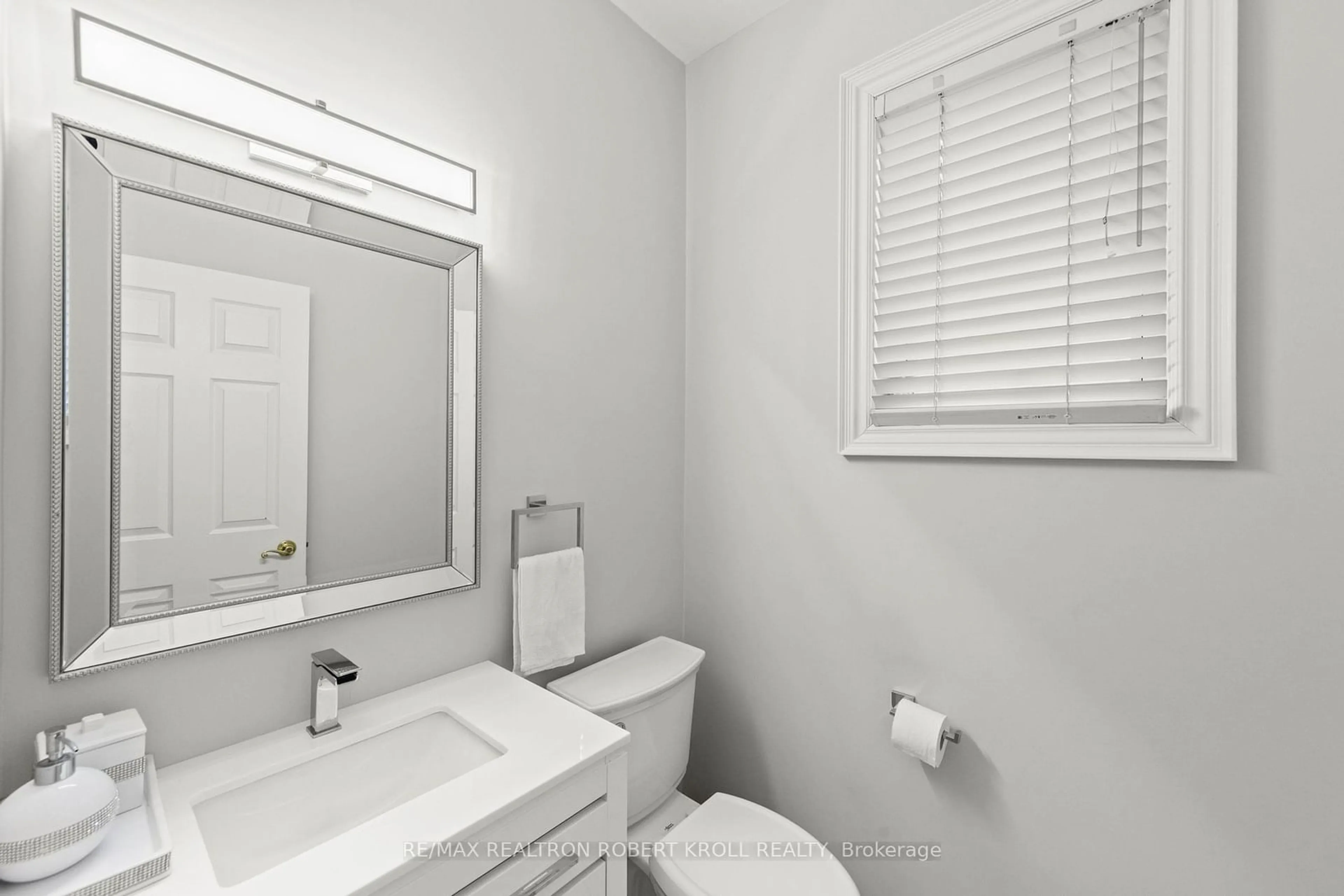 Standard bathroom, unknown for 10 Gorman Park Rd, Toronto Ontario M3H 3K4