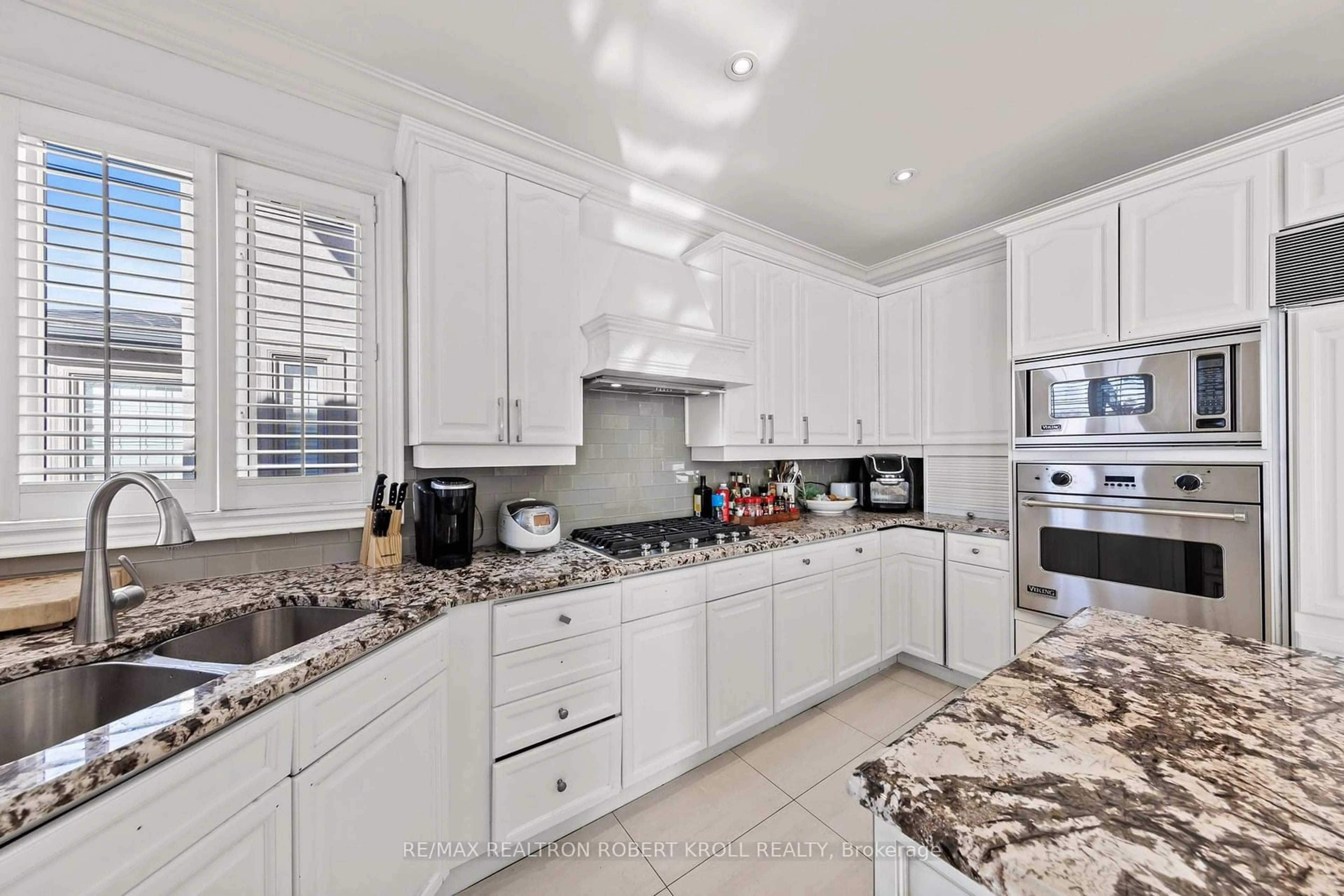 Contemporary kitchen, ceramic/tile floor for 10 Gorman Park Rd, Toronto Ontario M3H 3K4