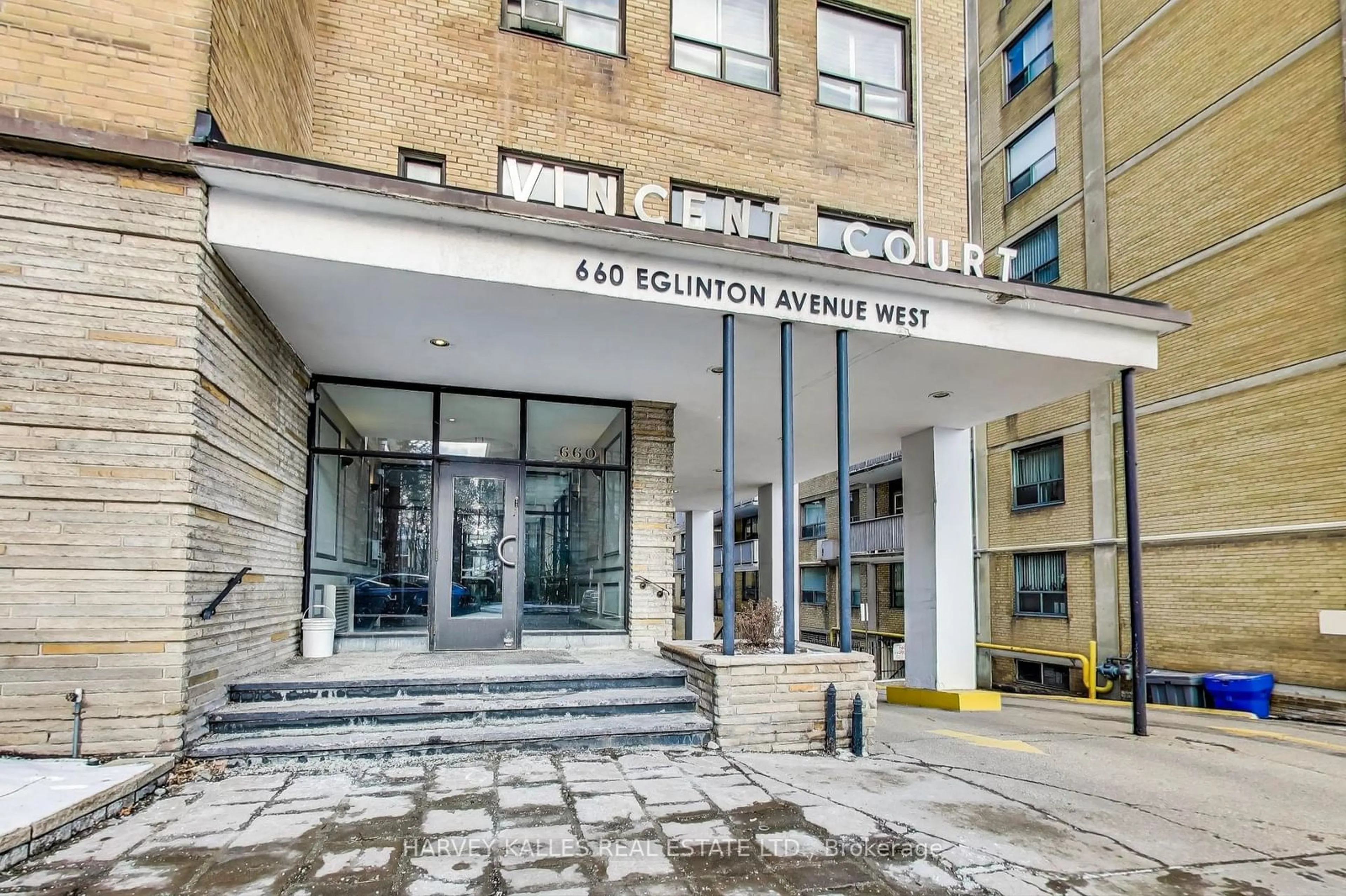 Indoor foyer for 660 Eglinton Ave #515, Toronto Ontario M5N 1C3