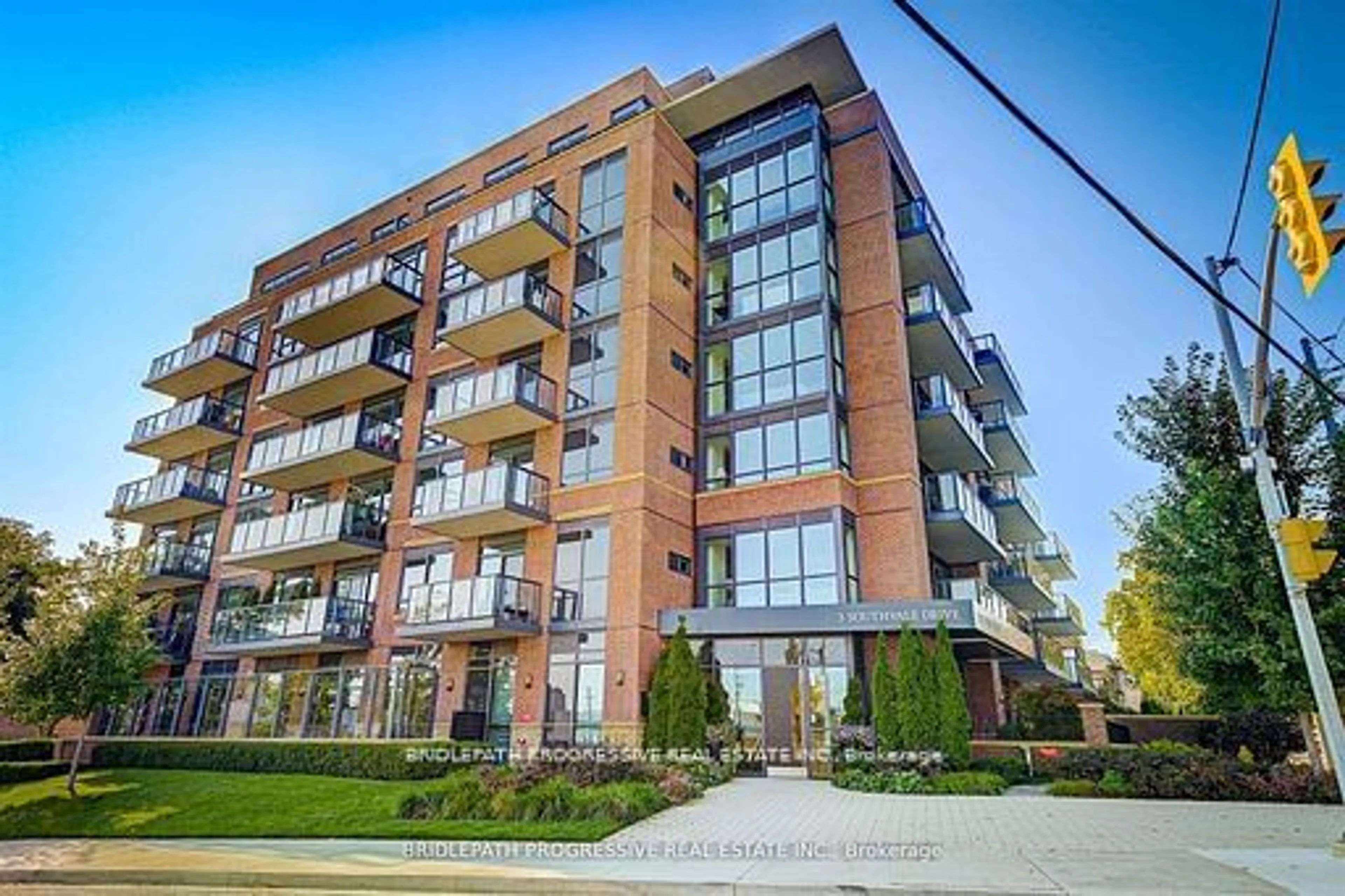 Patio, building for 3 Southvale Dr #401, Toronto Ontario M4G 1G2