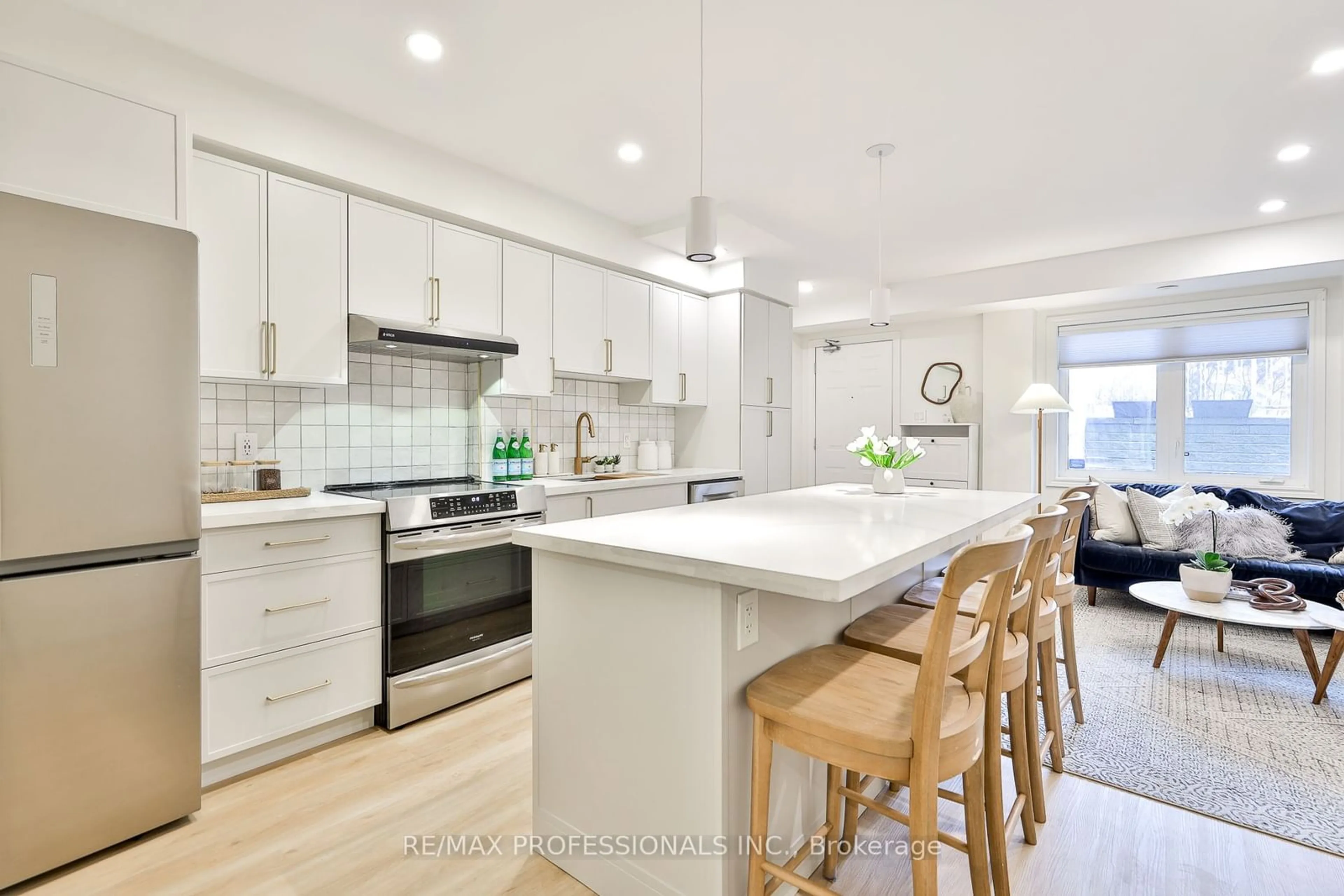 Open concept kitchen, unknown for 37 Sudbury St #3701, Toronto Ontario M6J 3S7