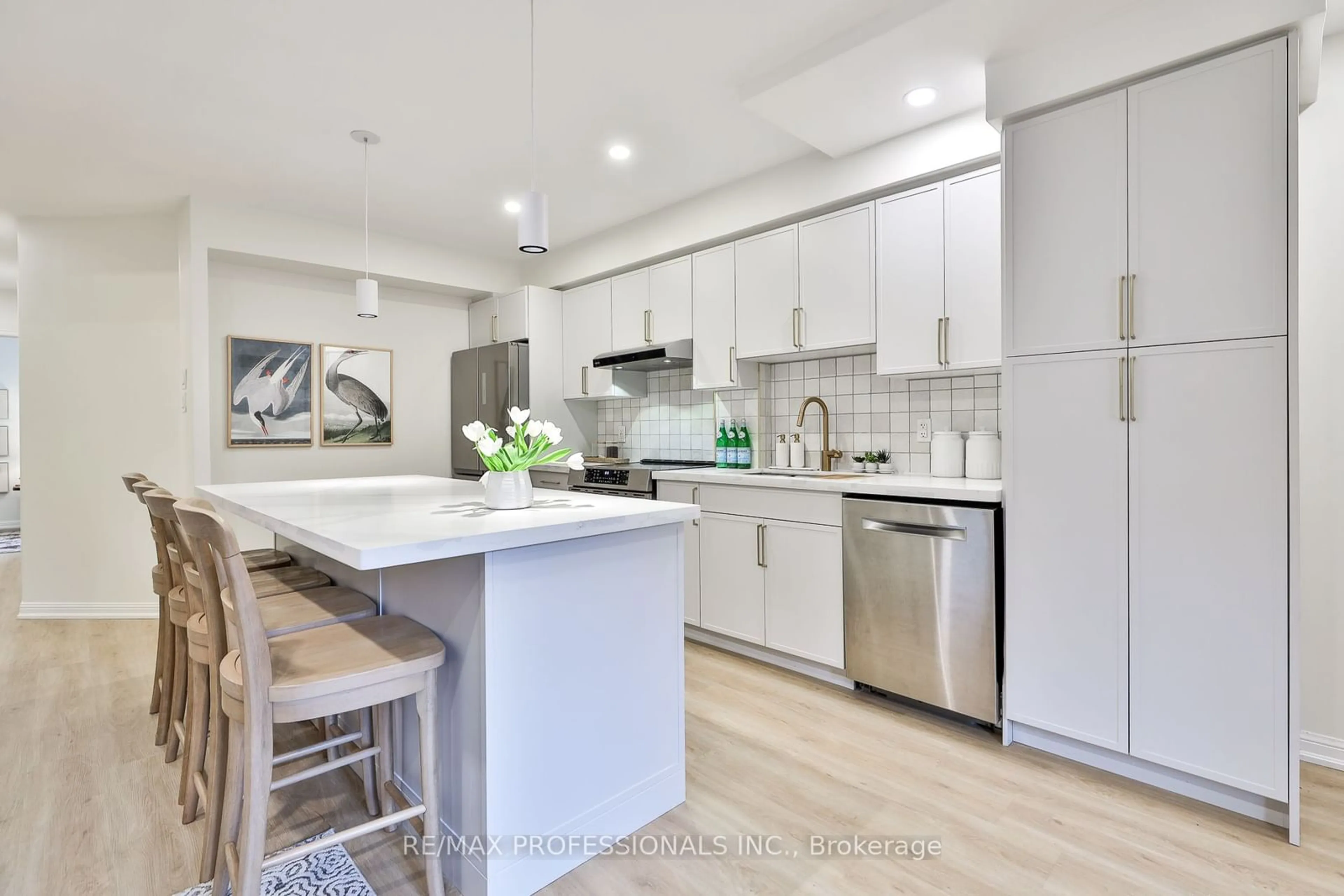 Open concept kitchen, unknown for 37 Sudbury St #3701, Toronto Ontario M6J 3S7