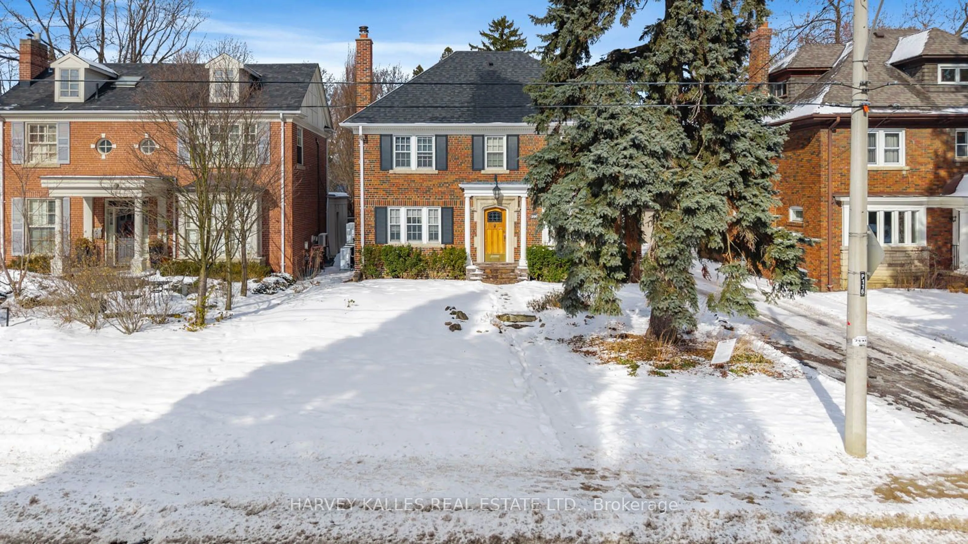 A pic from outside/outdoor area/front of a property/back of a property/a pic from drone, street for 390 Glencairn Ave, Toronto Ontario M5N 1V1